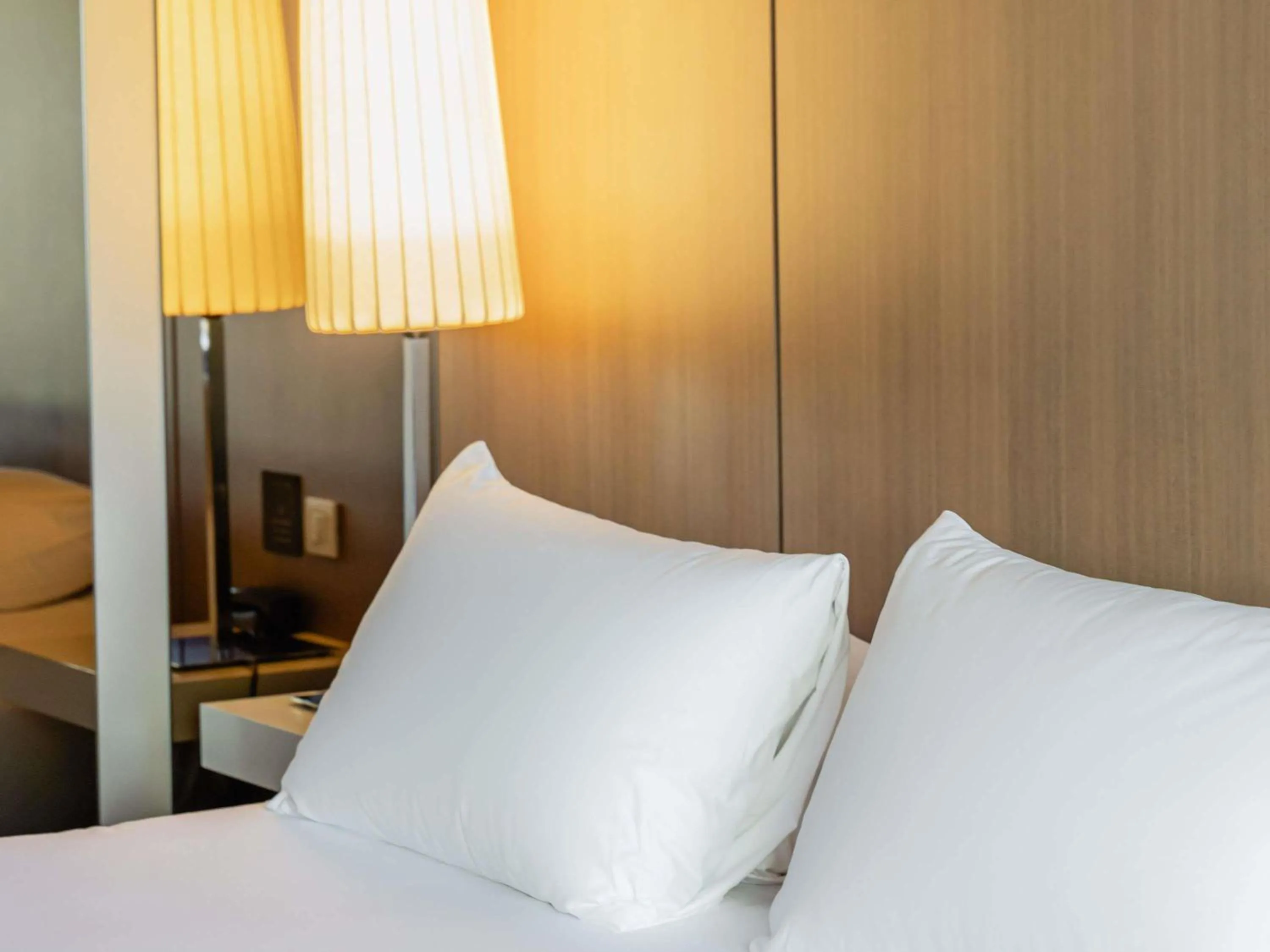 Bedroom, Bed in Pullman Bordeaux Lac