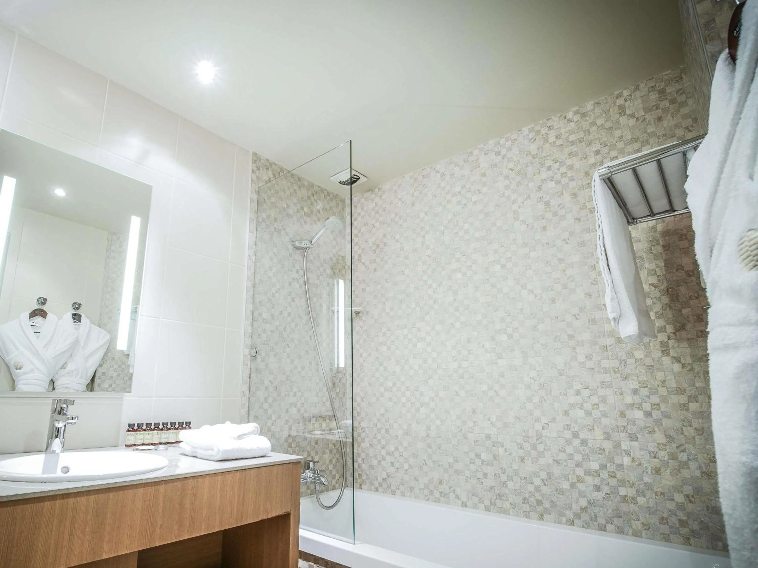 Bedroom in Pullman Bordeaux Lac