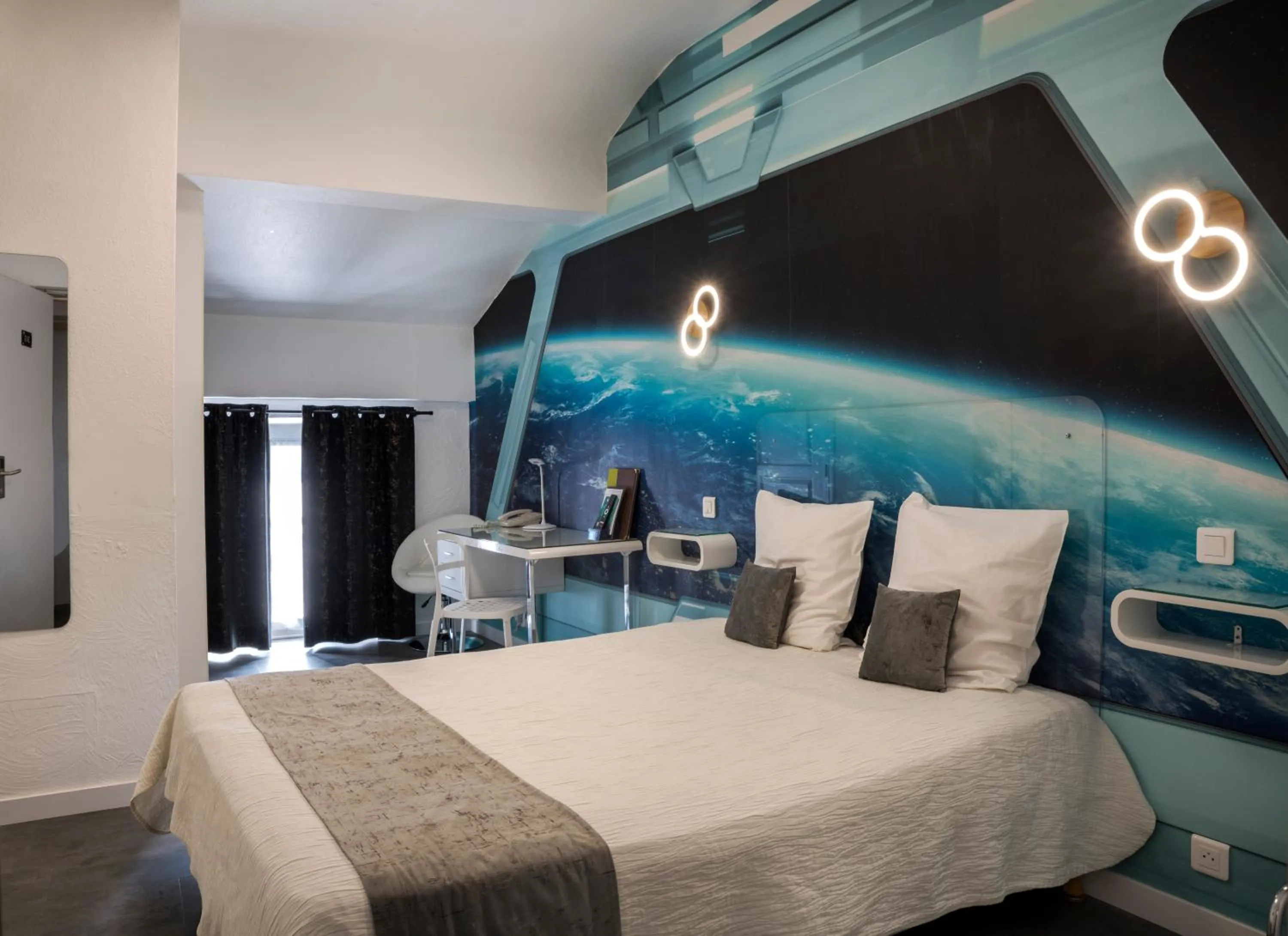 Bedroom, Bed in Hotel Toppin