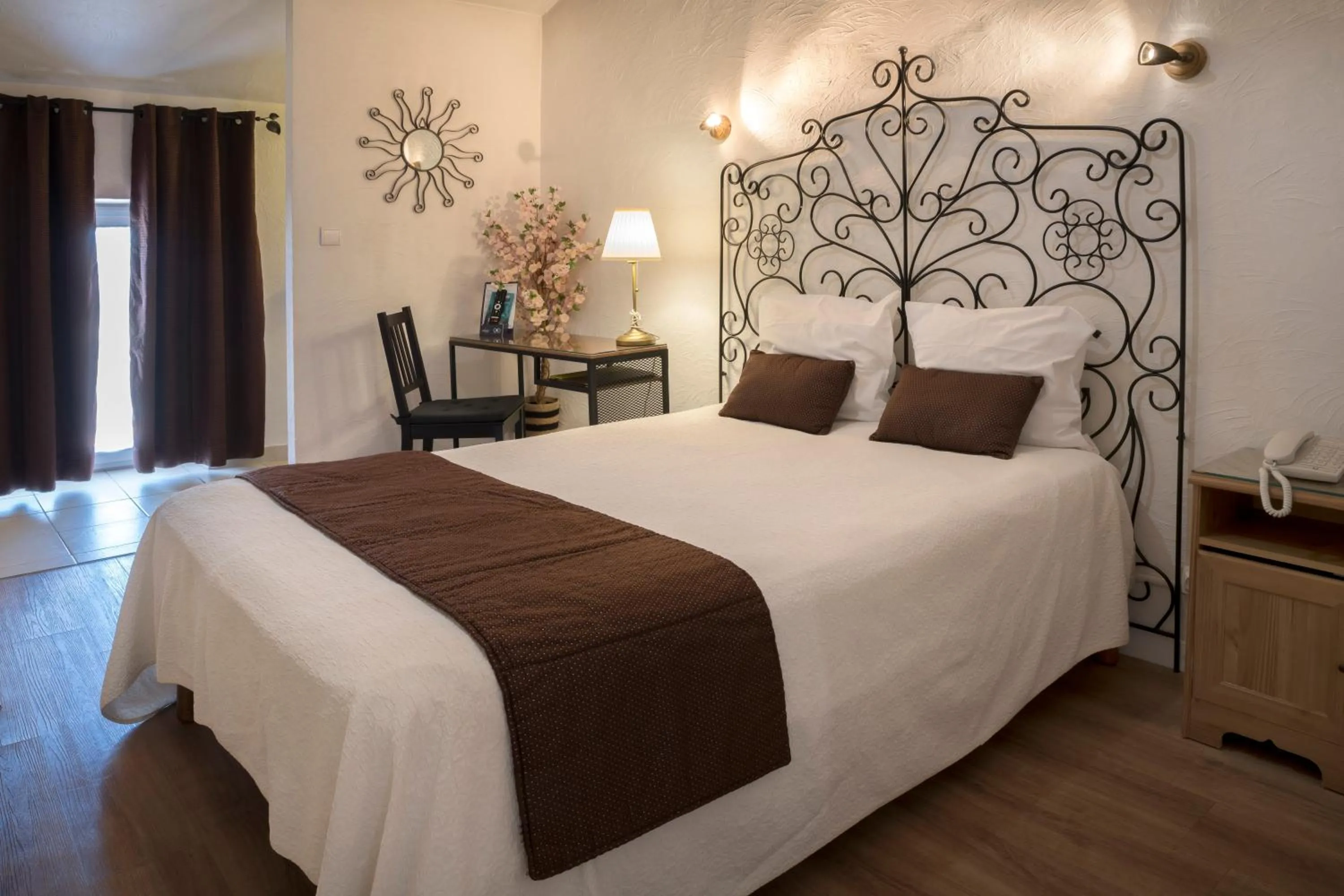 Bedroom, Bed in Hotel Toppin