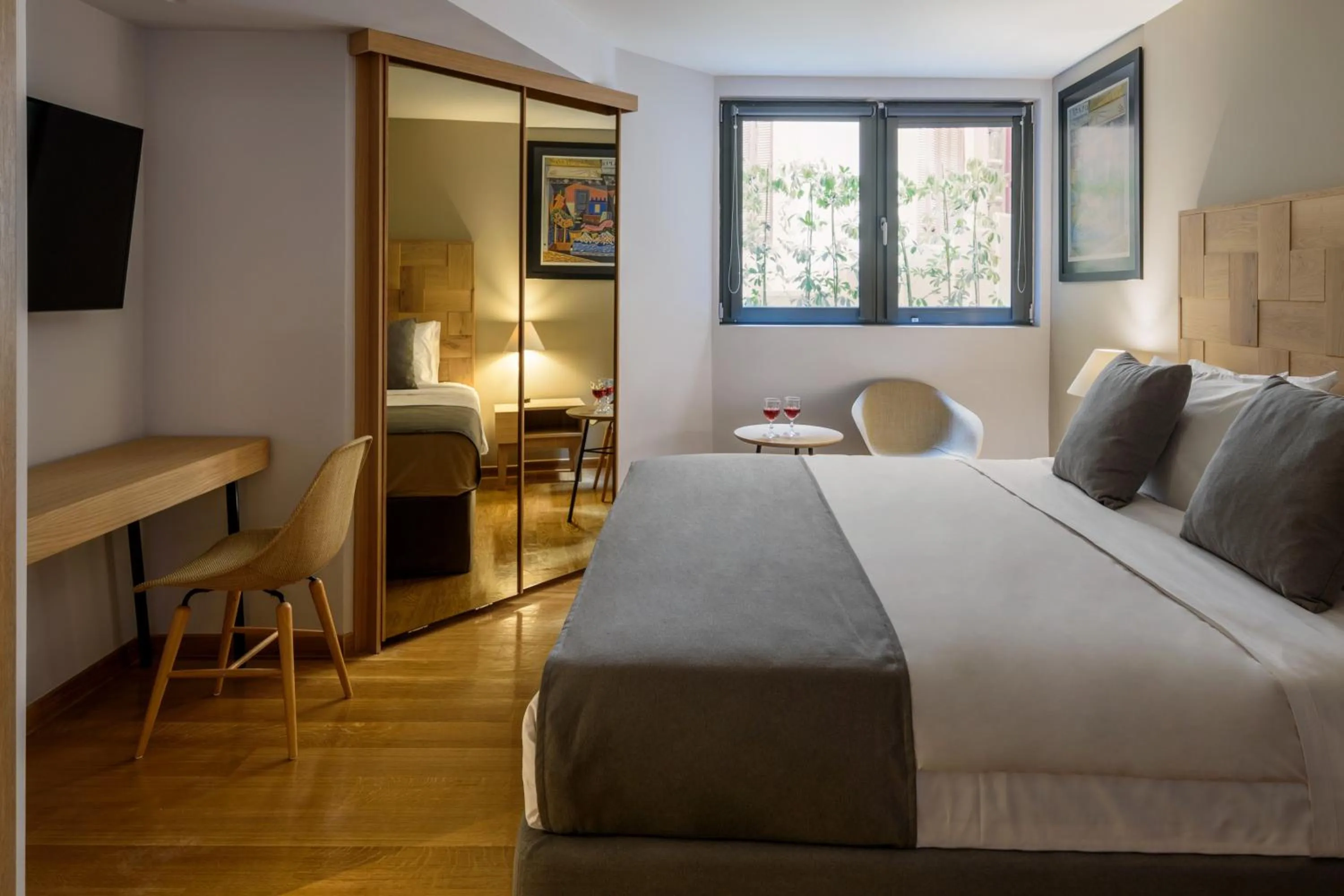 Bed in Fos DownTown Suites