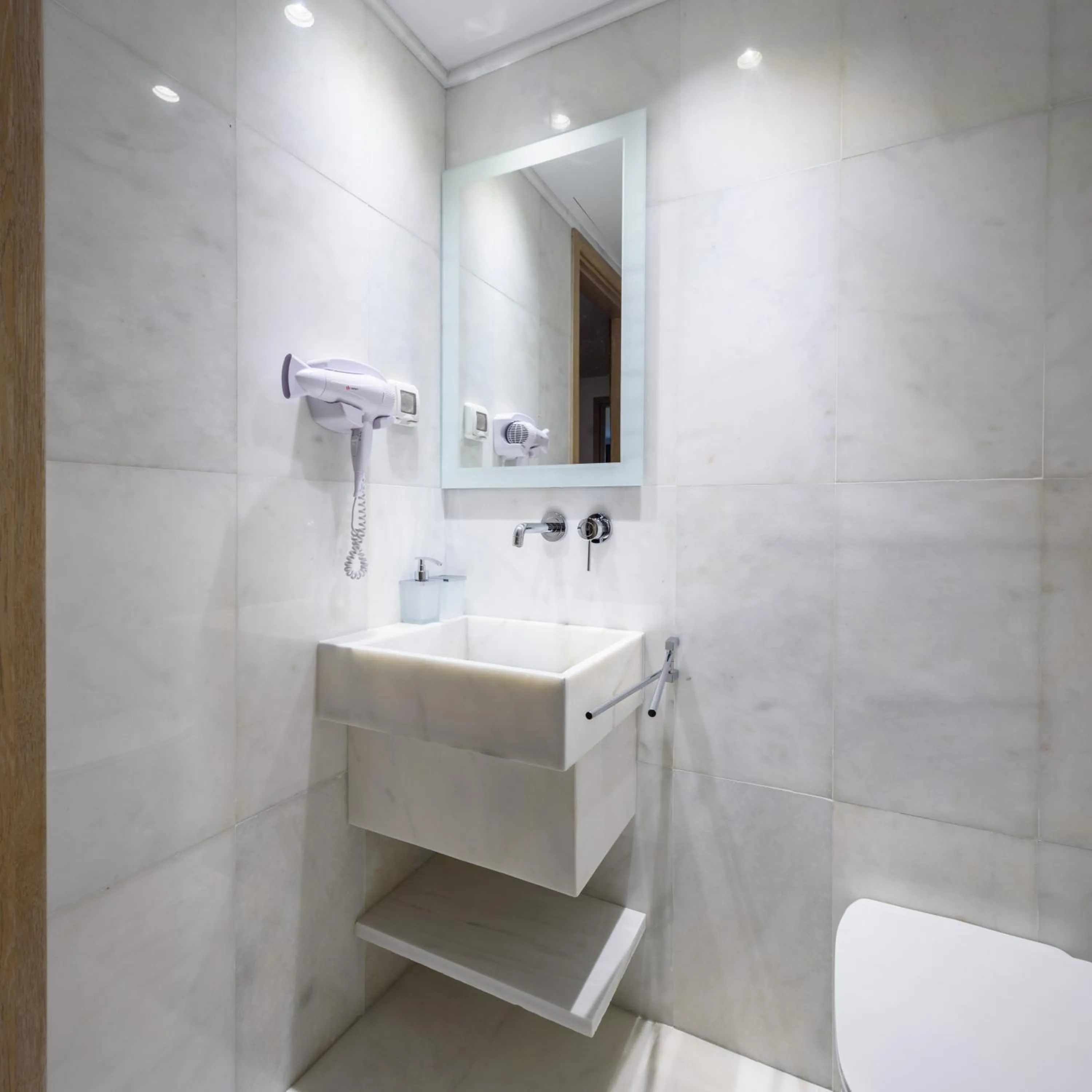 Bathroom in Fos DownTown Suites