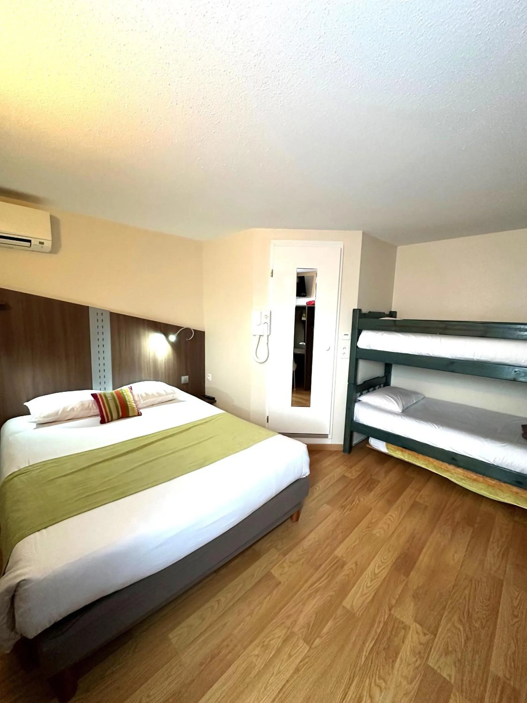 Photo of the whole room, Bed in Fasthotel Toulouse Blagnac Aéroport