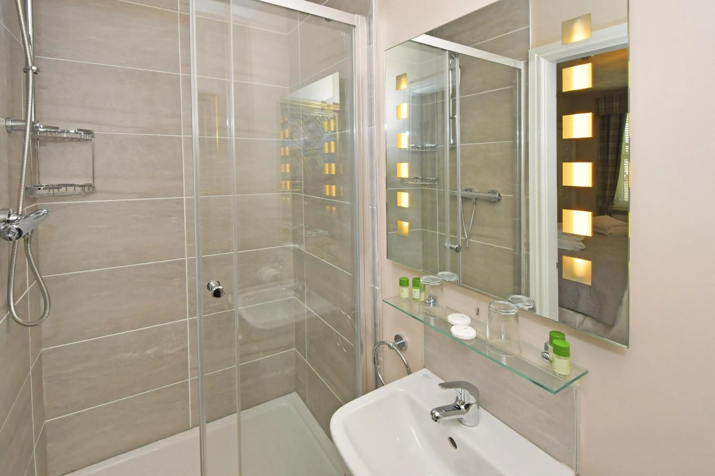 Shower in The Fountain Inn