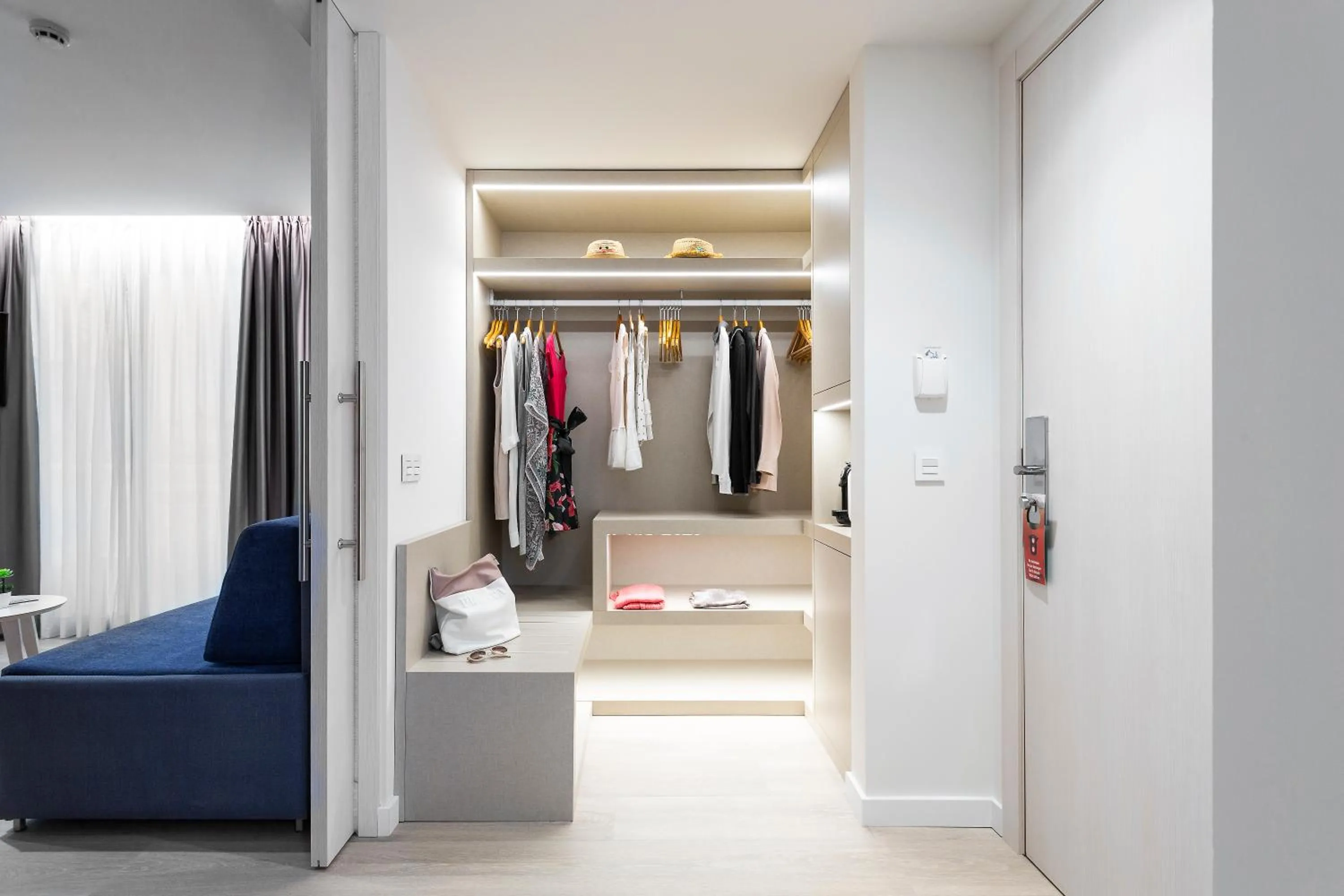 Living room, Bed in Hotel Indalo Park