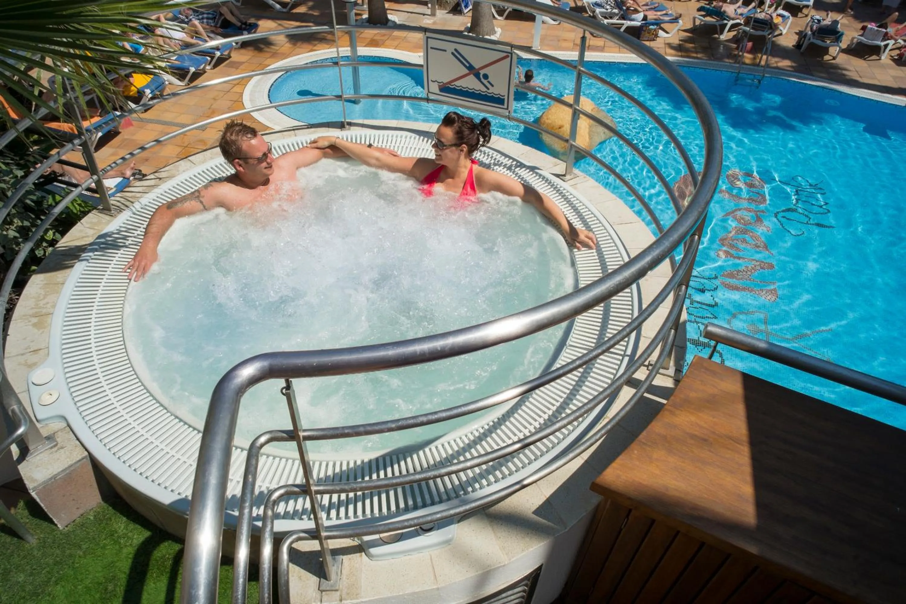 Hot Tub in Hotel Indalo Park