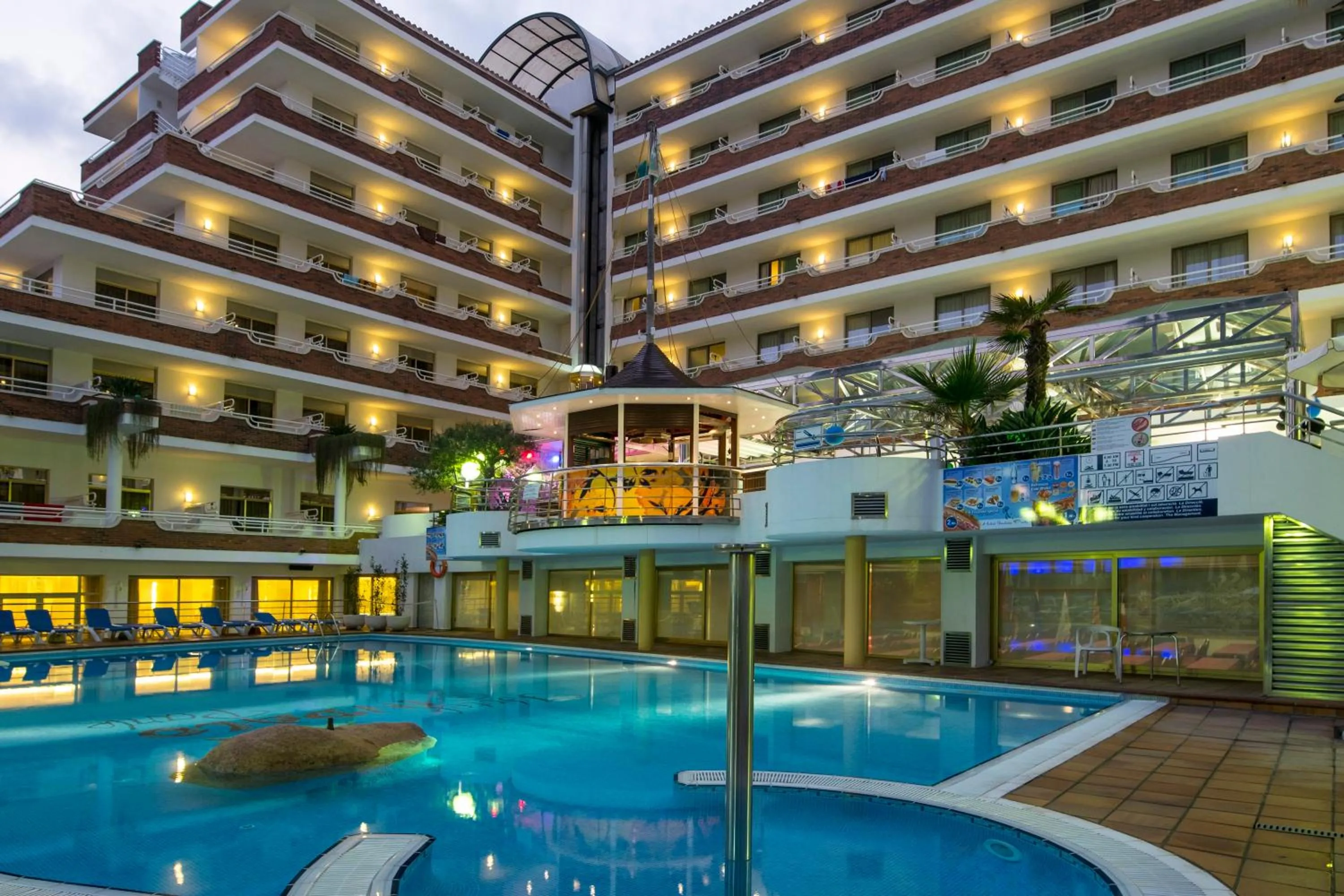 Facade/entrance in Hotel Indalo Park