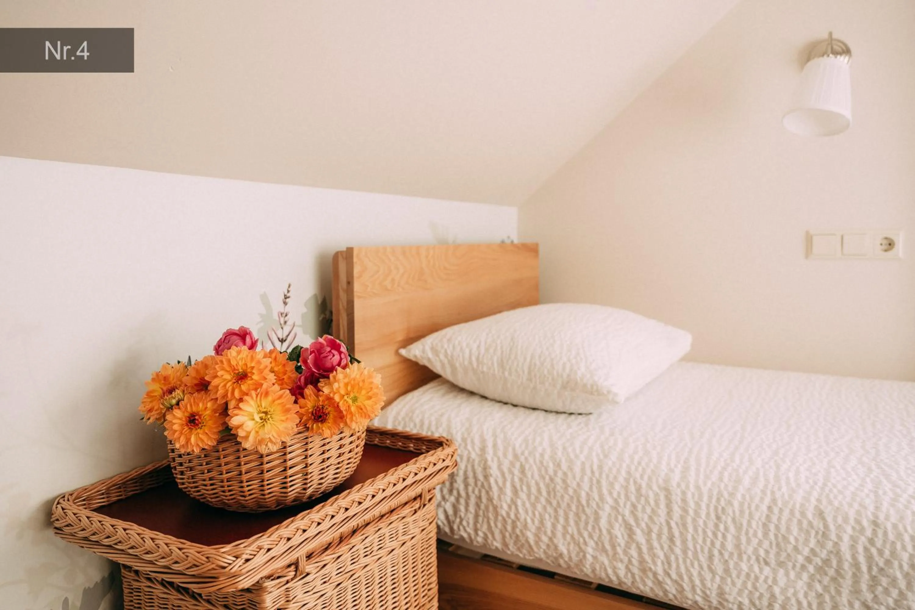 Bedroom, Bed in Weavers' Guest House Kalndaki