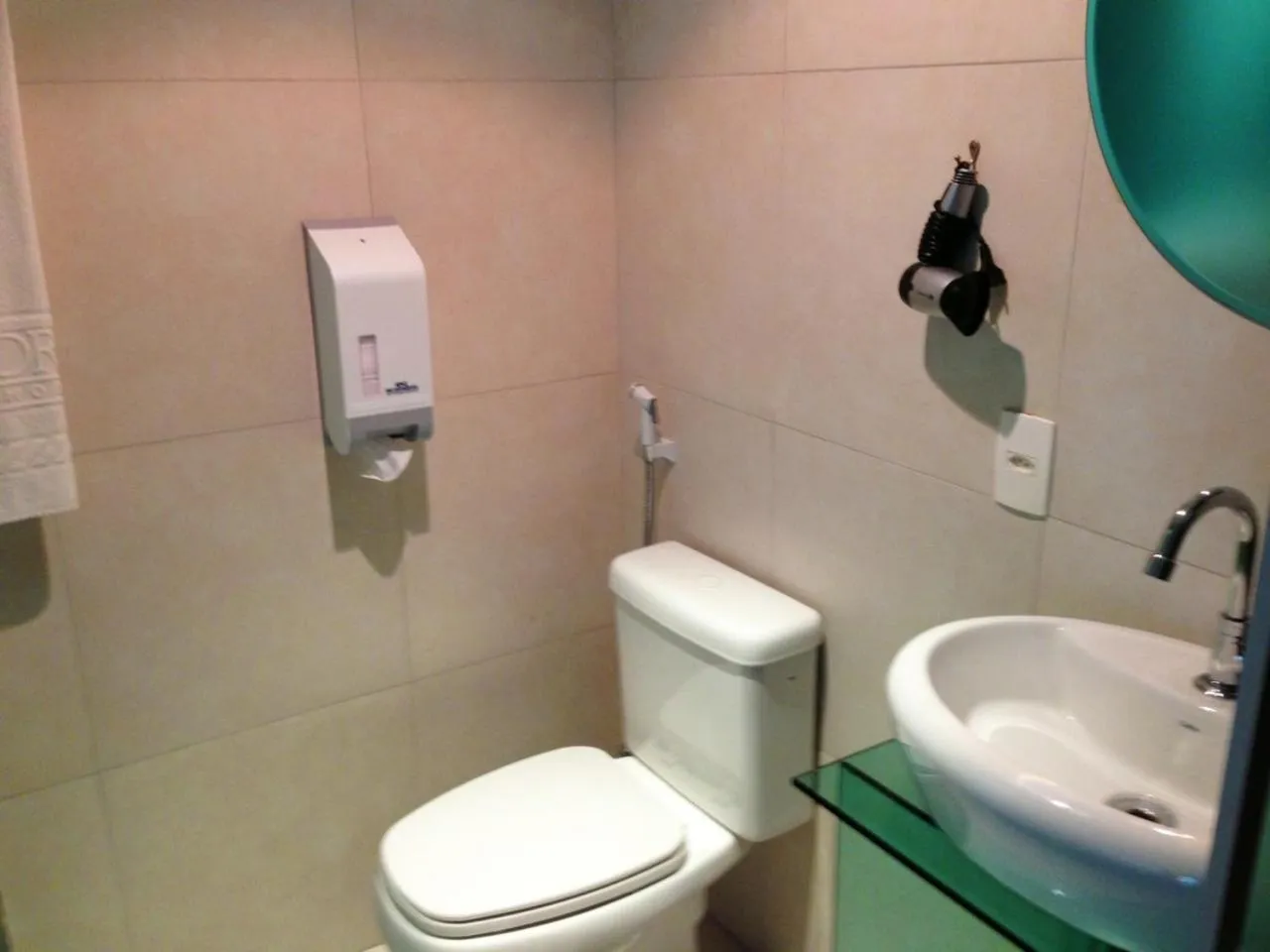 Toilet in Forum Motel