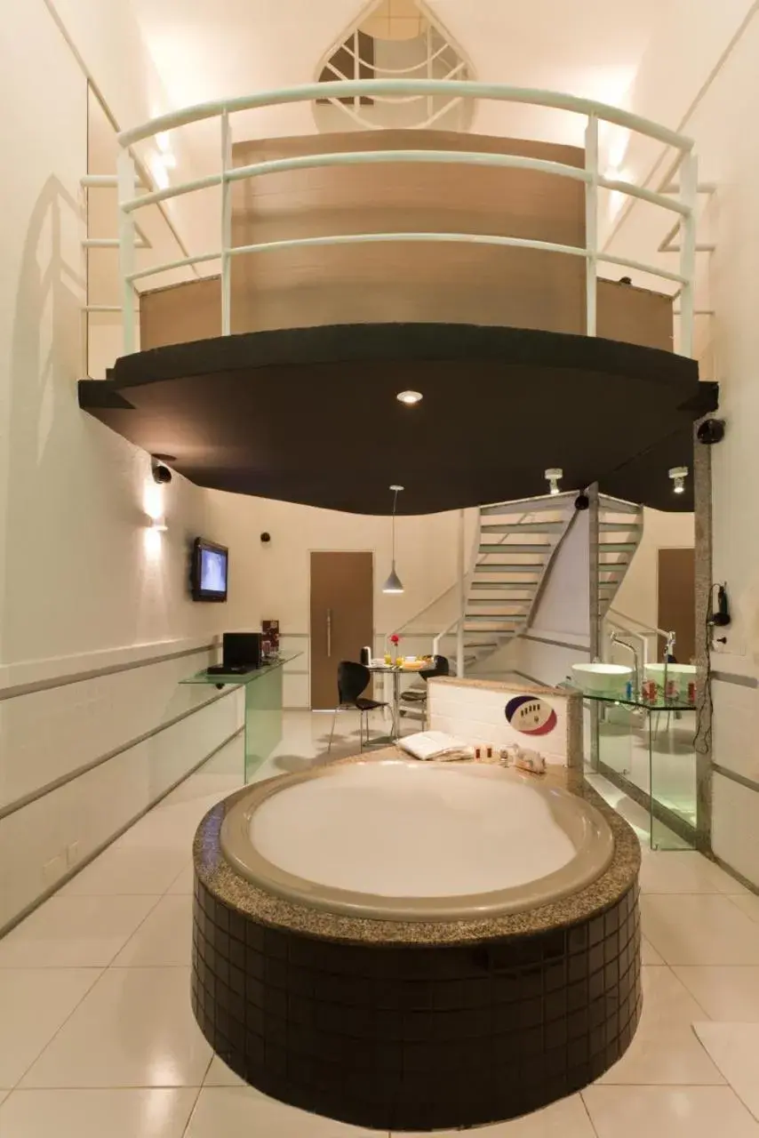 Deluxe Double Room with Bath in Forum Motel Deluxe Double Room with Bath in Forum Motel