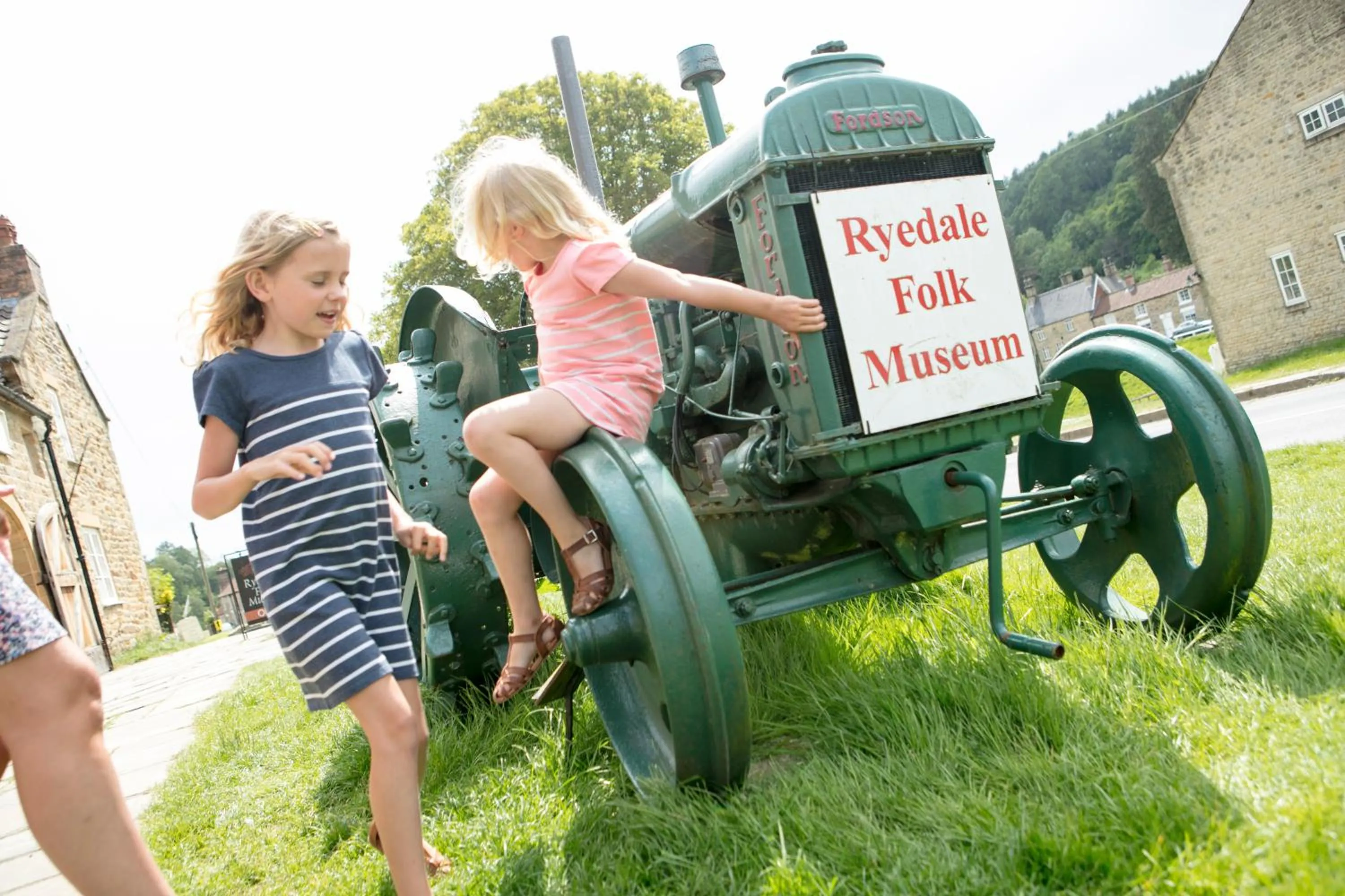 Property building in The Crown, Hutton le Hole