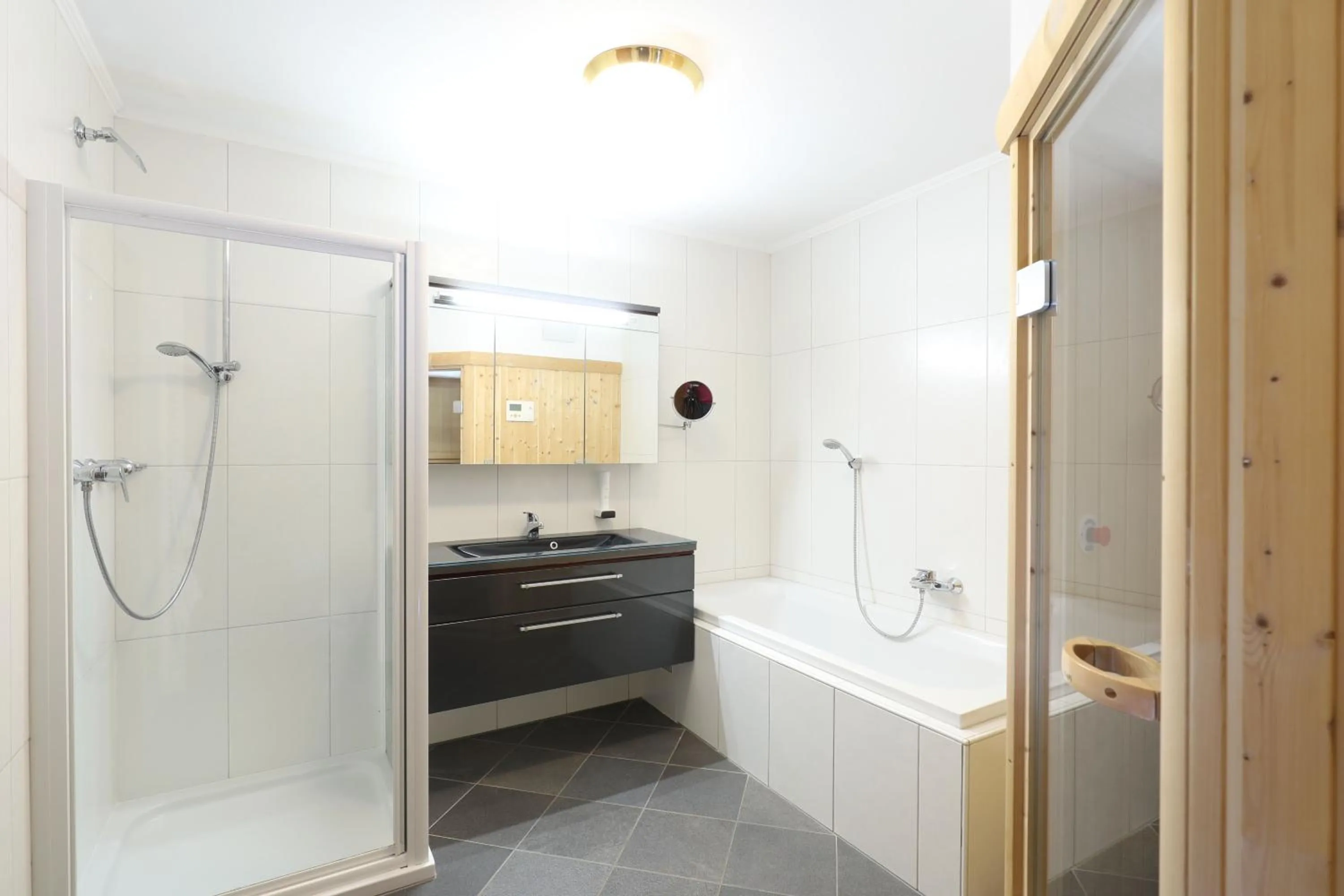 Shower in Hotel Garni Dorferwirt am Irrsee