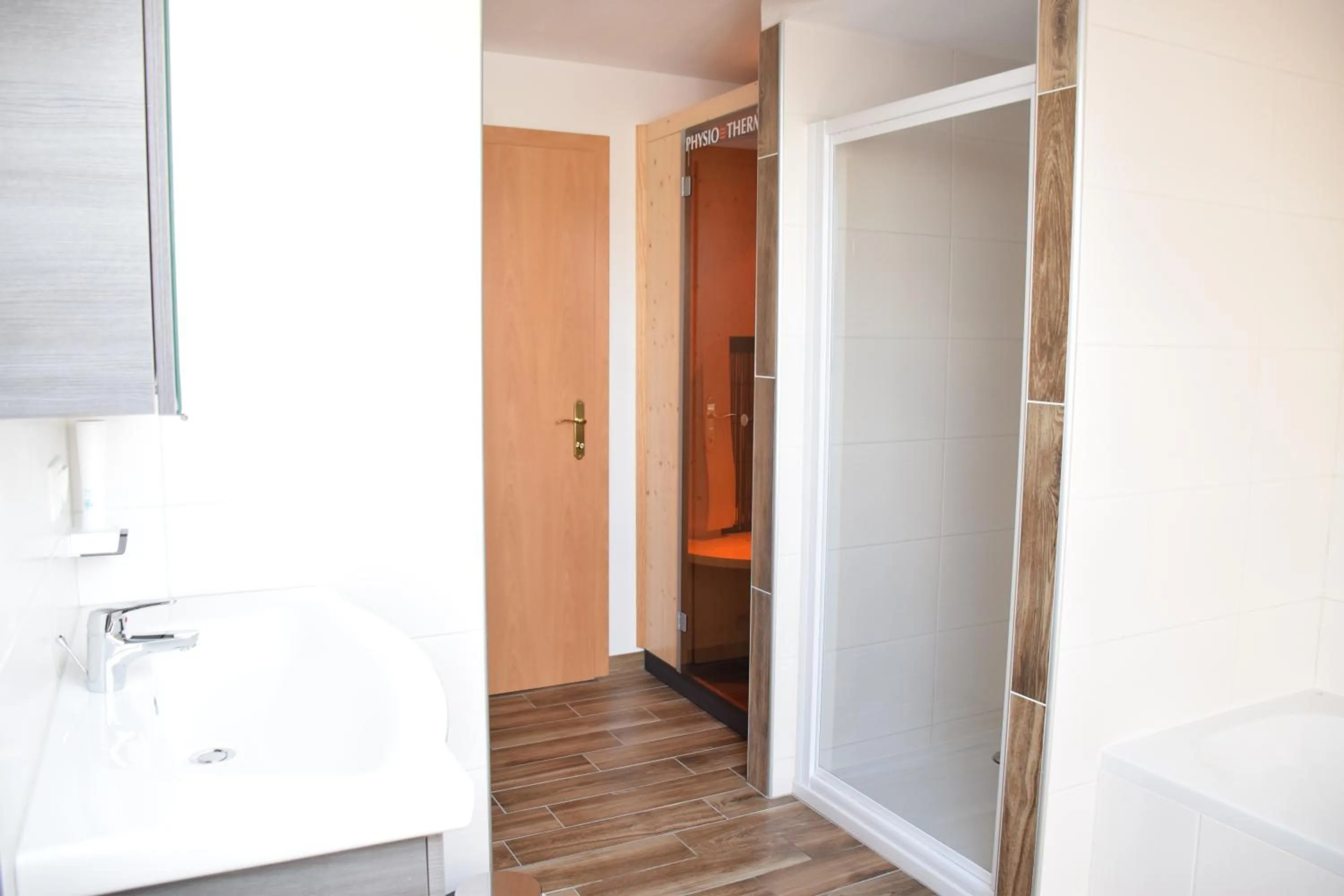 Bathroom in Hotel Garni Dorferwirt am Irrsee