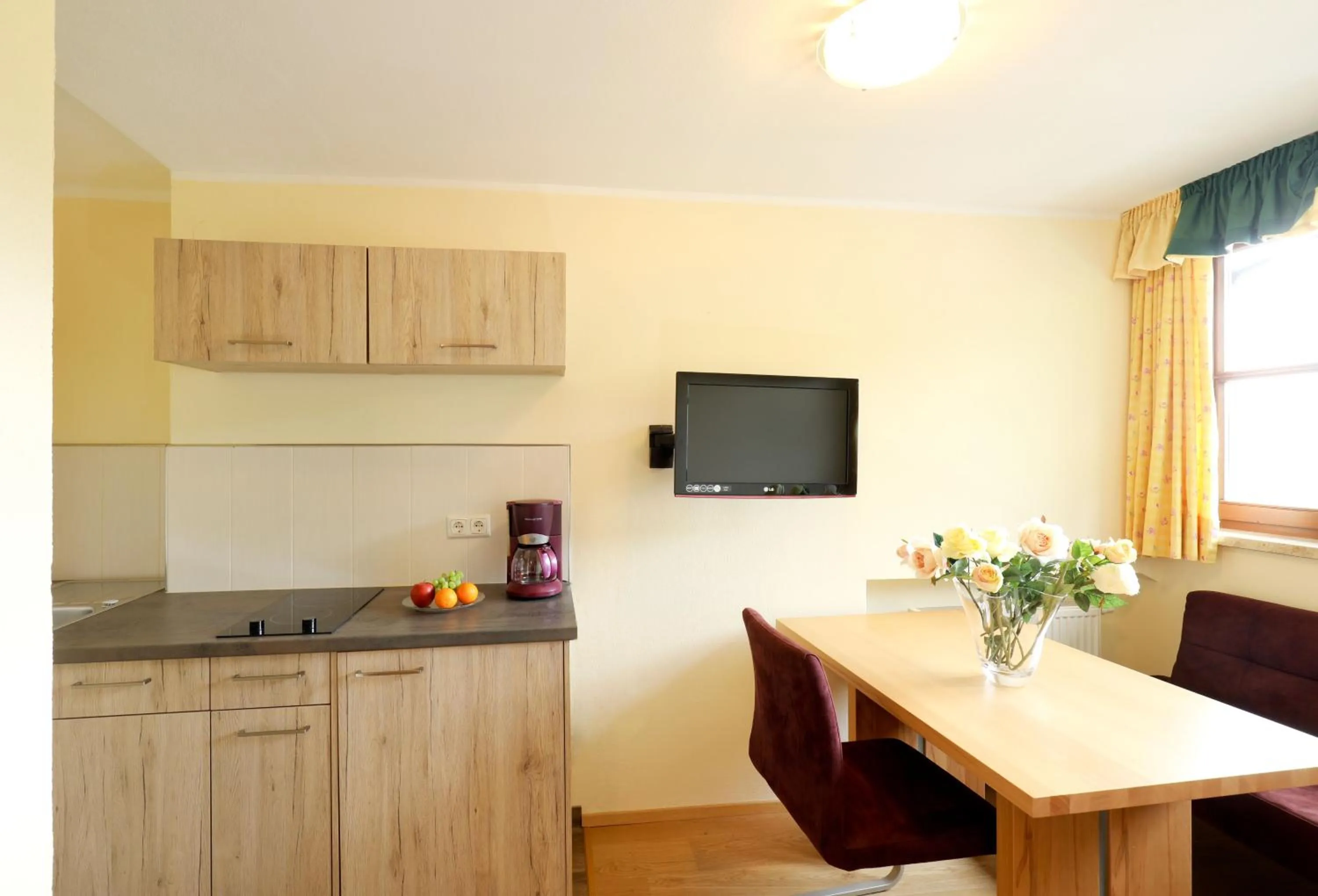 Kitchen or kitchenette in Hotel Garni Dorferwirt am Irrsee