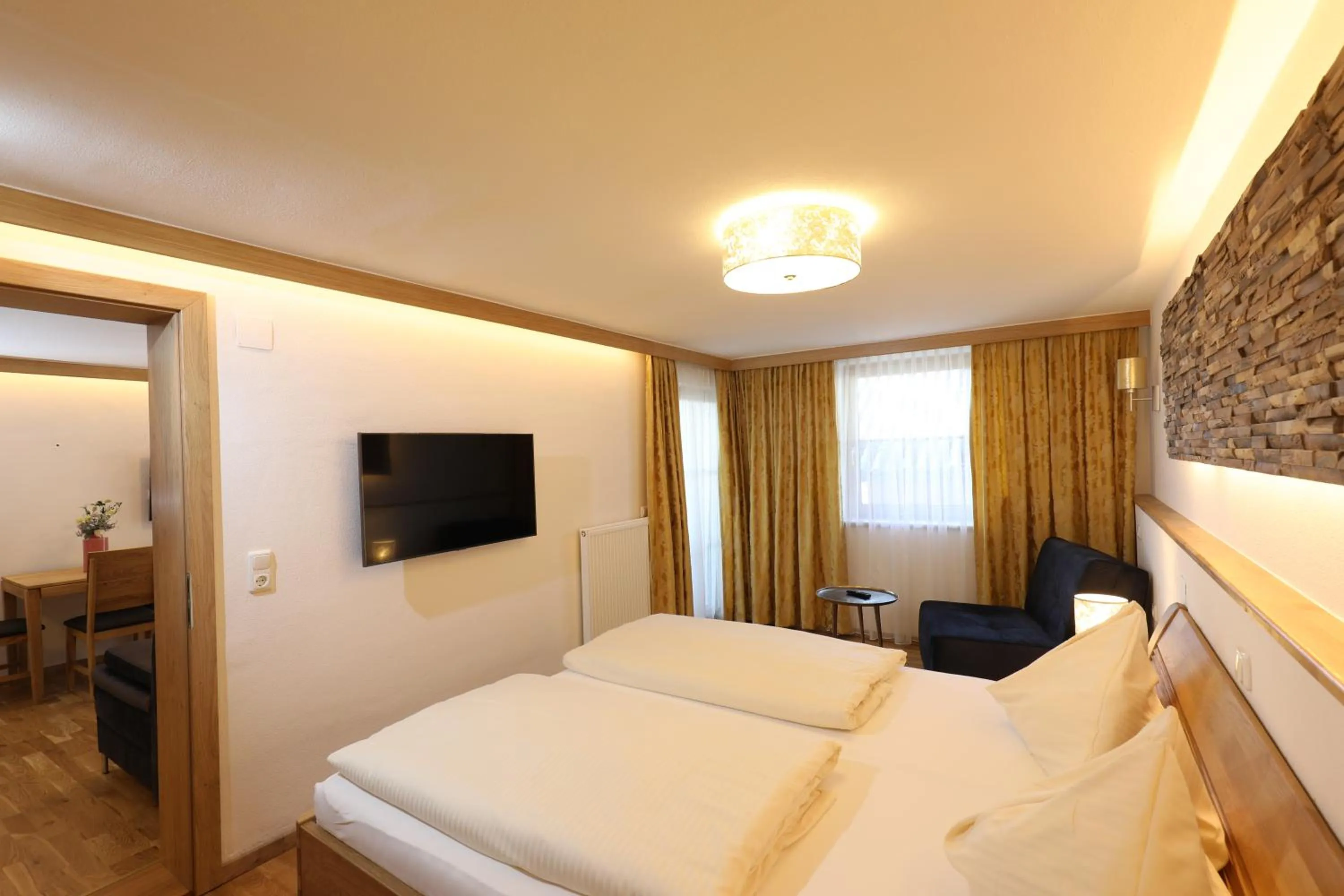 Bed in Hotel Garni Dorferwirt am Irrsee