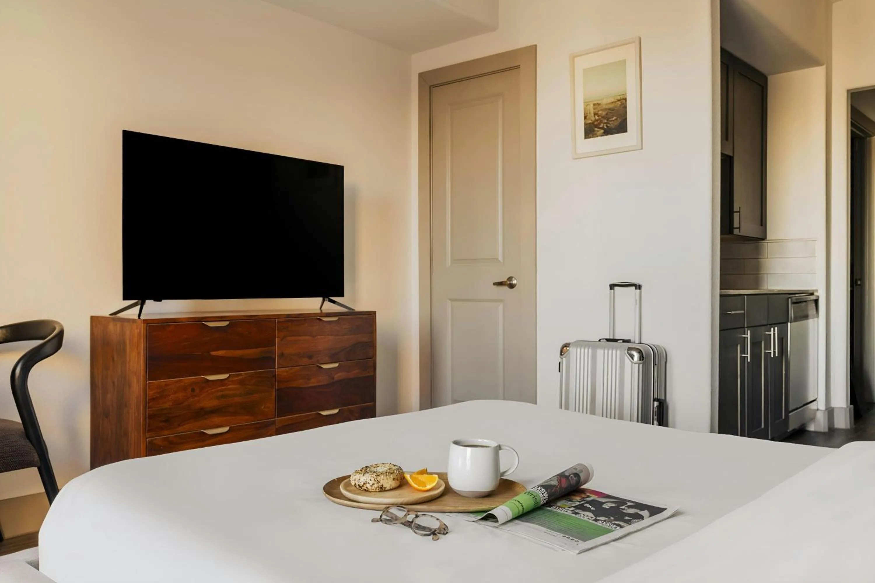 Bedroom, Bed in Sonder by Marriott Bonvoy East 5th Apartments East Austin