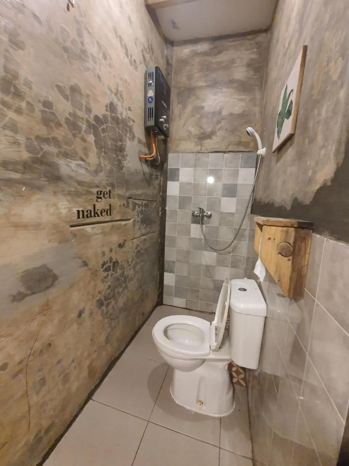 Shower in Happy House Bromo backpacker