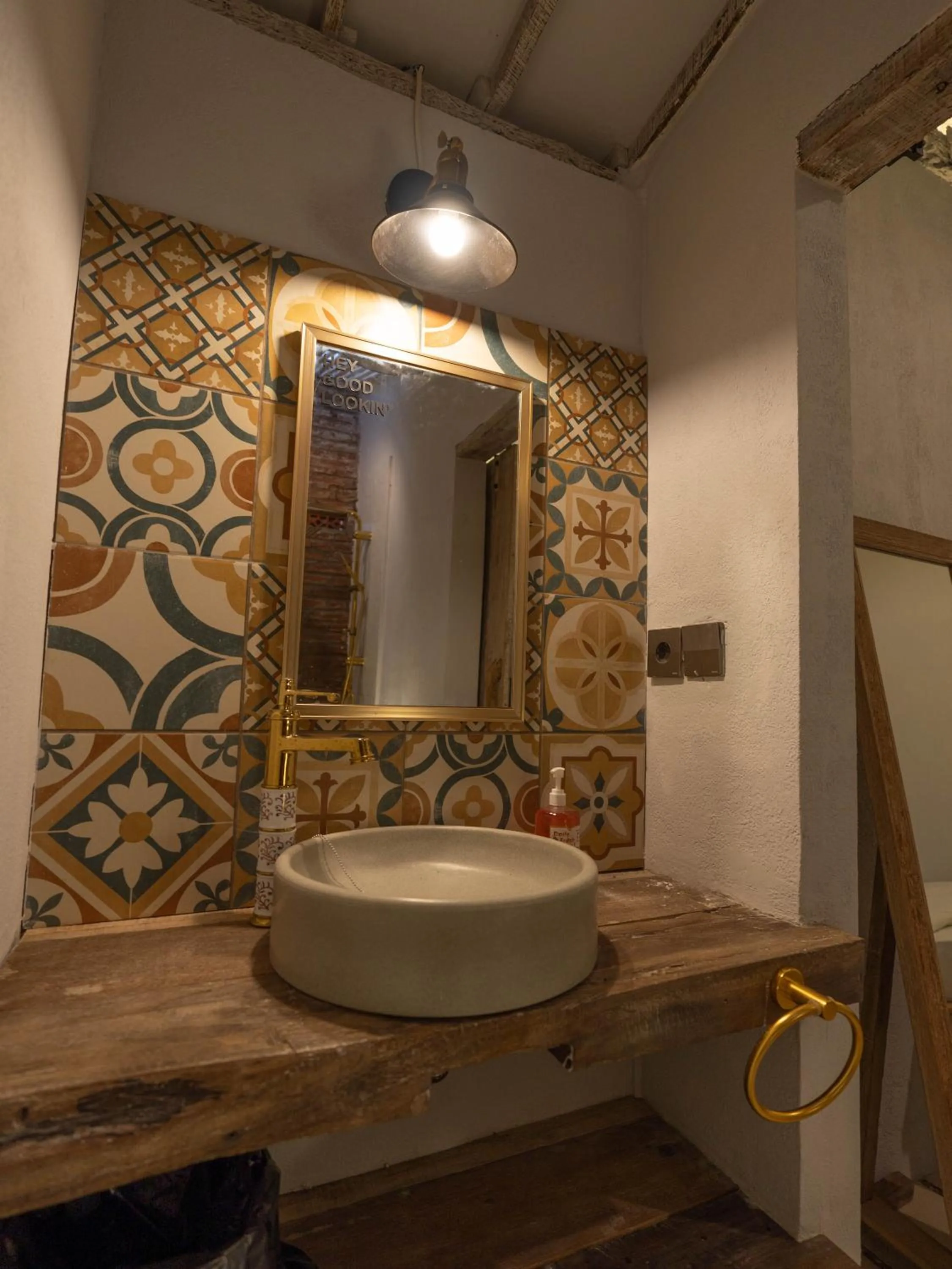 Bathroom in Happy House Bromo backpacker