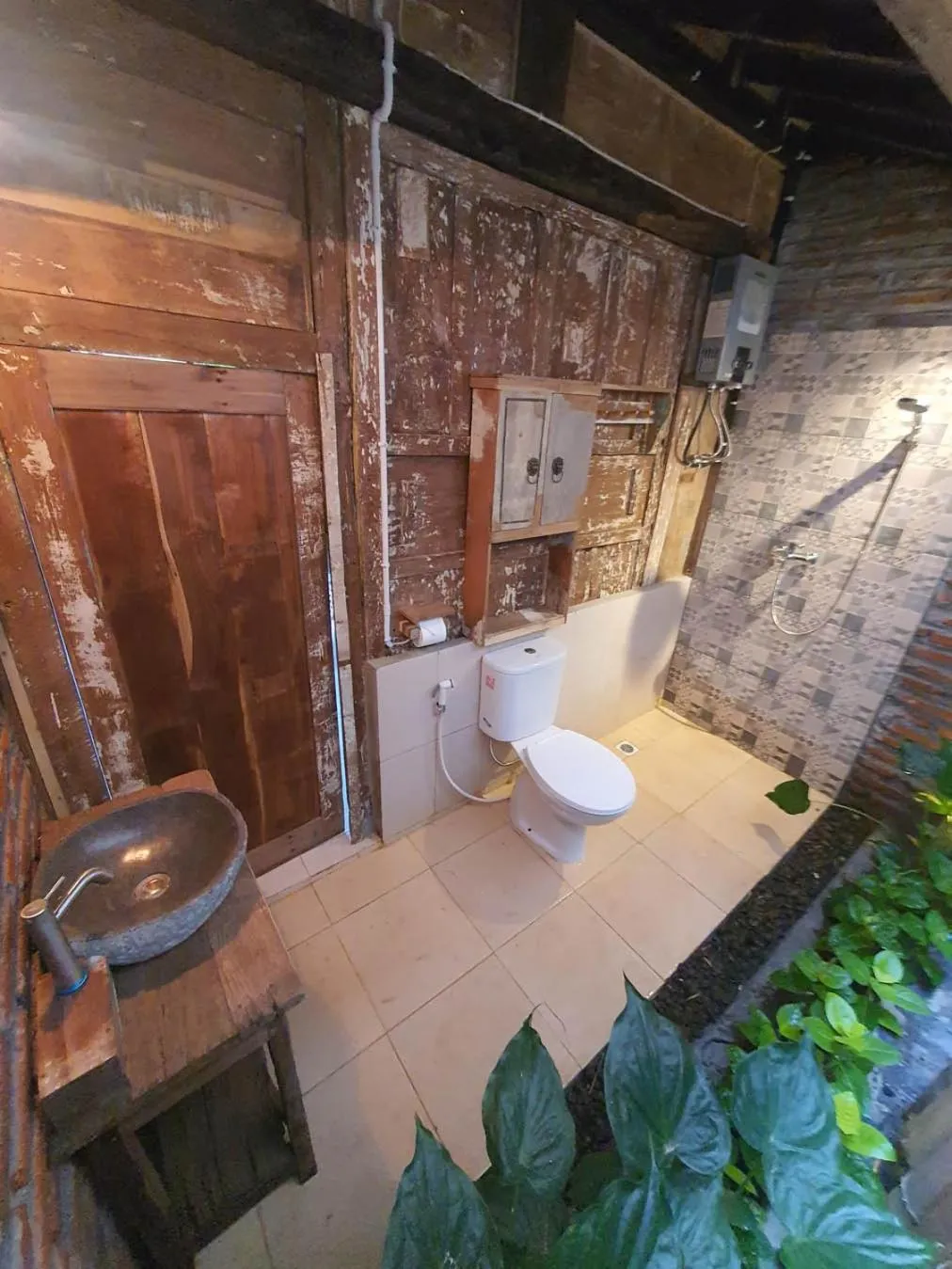 Shower in Happy House Bromo backpacker