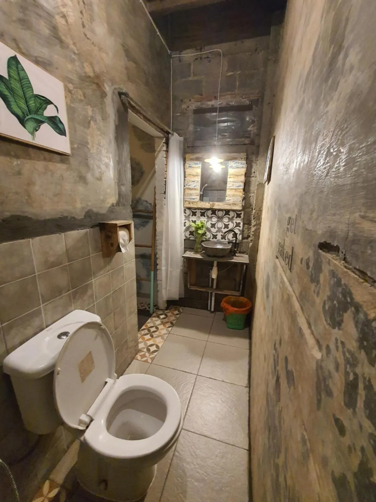 Bathroom in Happy House Bromo backpacker