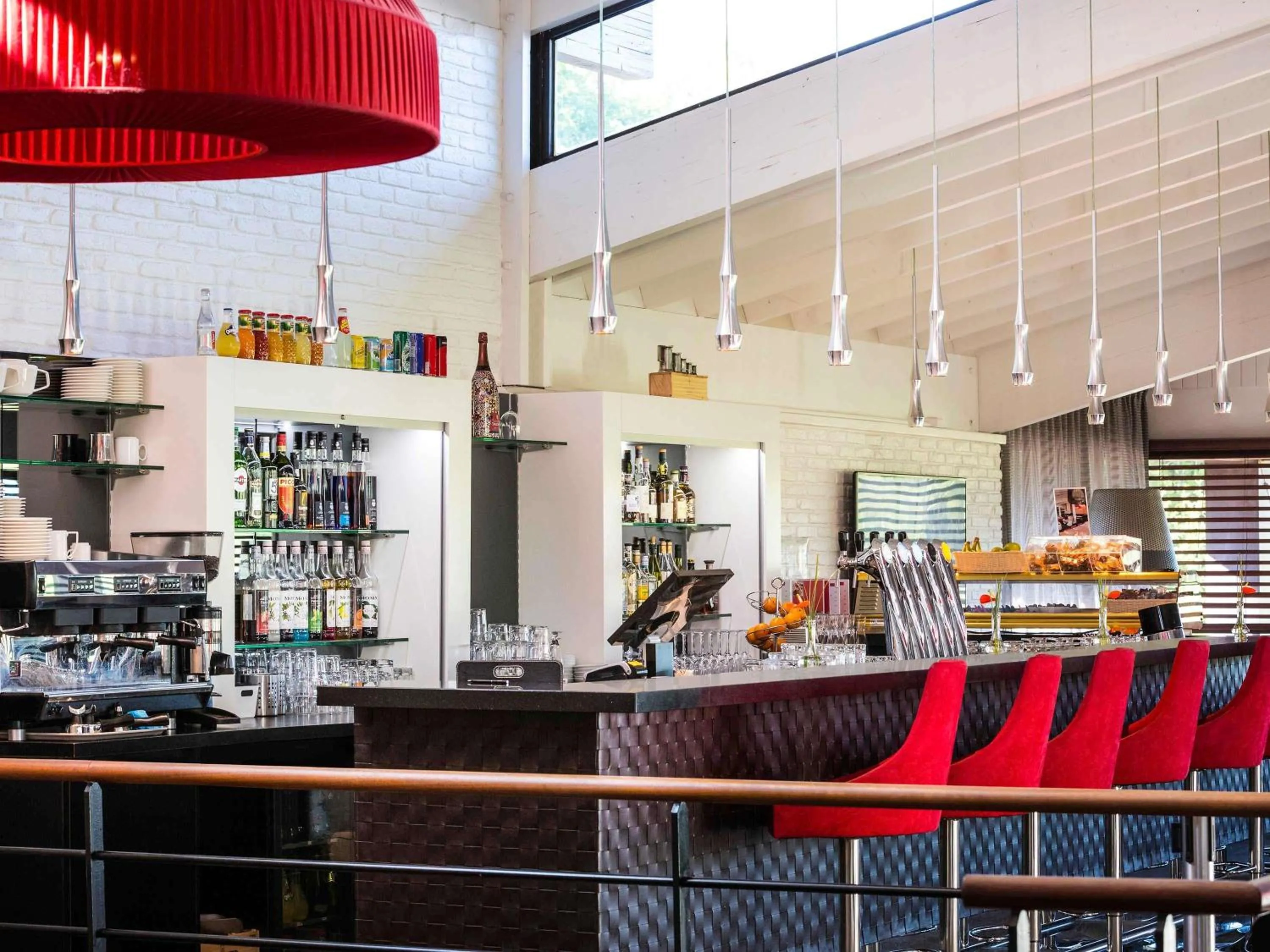 Lounge or bar in Cabot Hotel Bordeaux - MGallery Collection