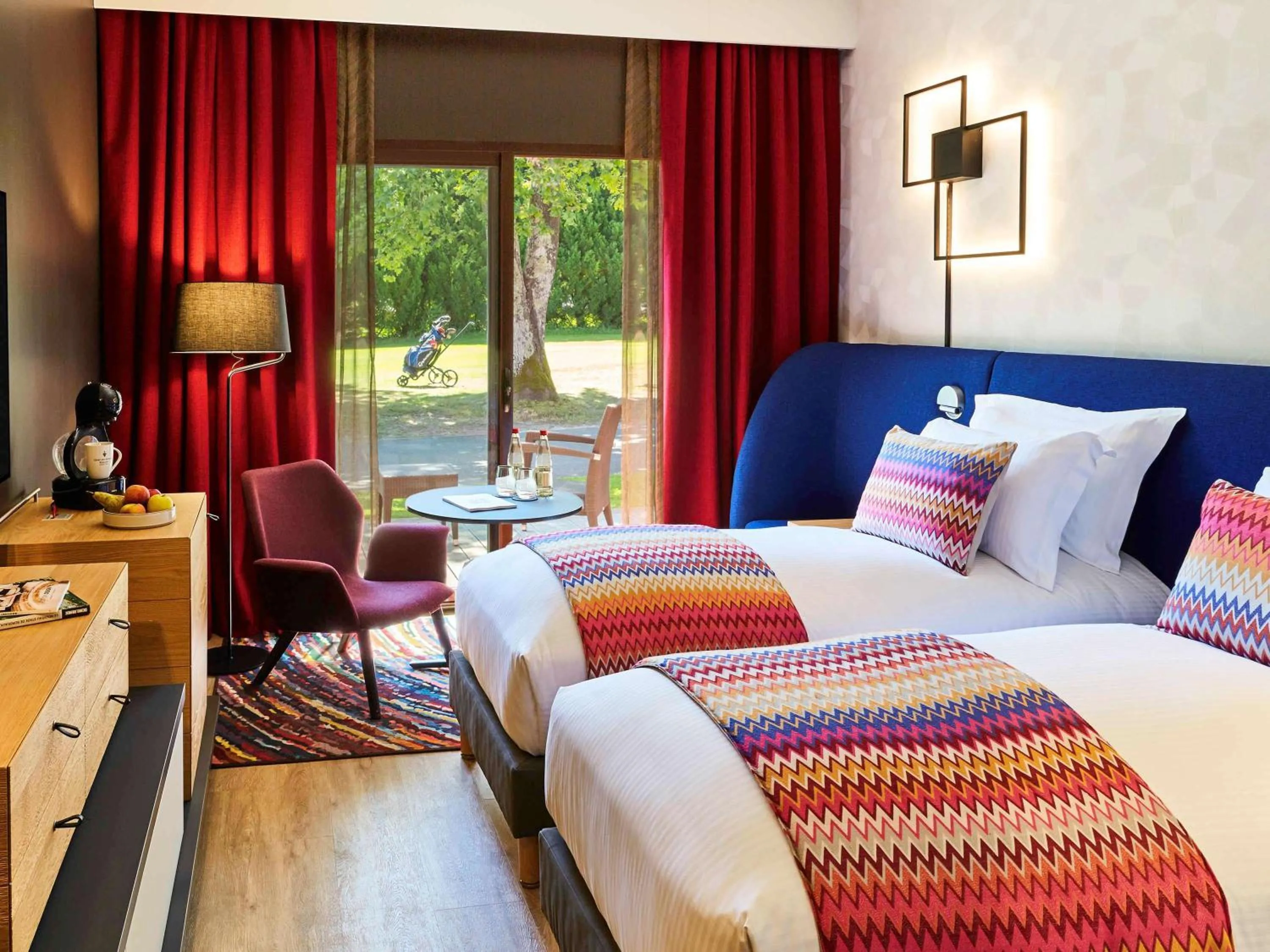 Photo of the whole room, Bed in Cabot Bordeaux MGallery Collection