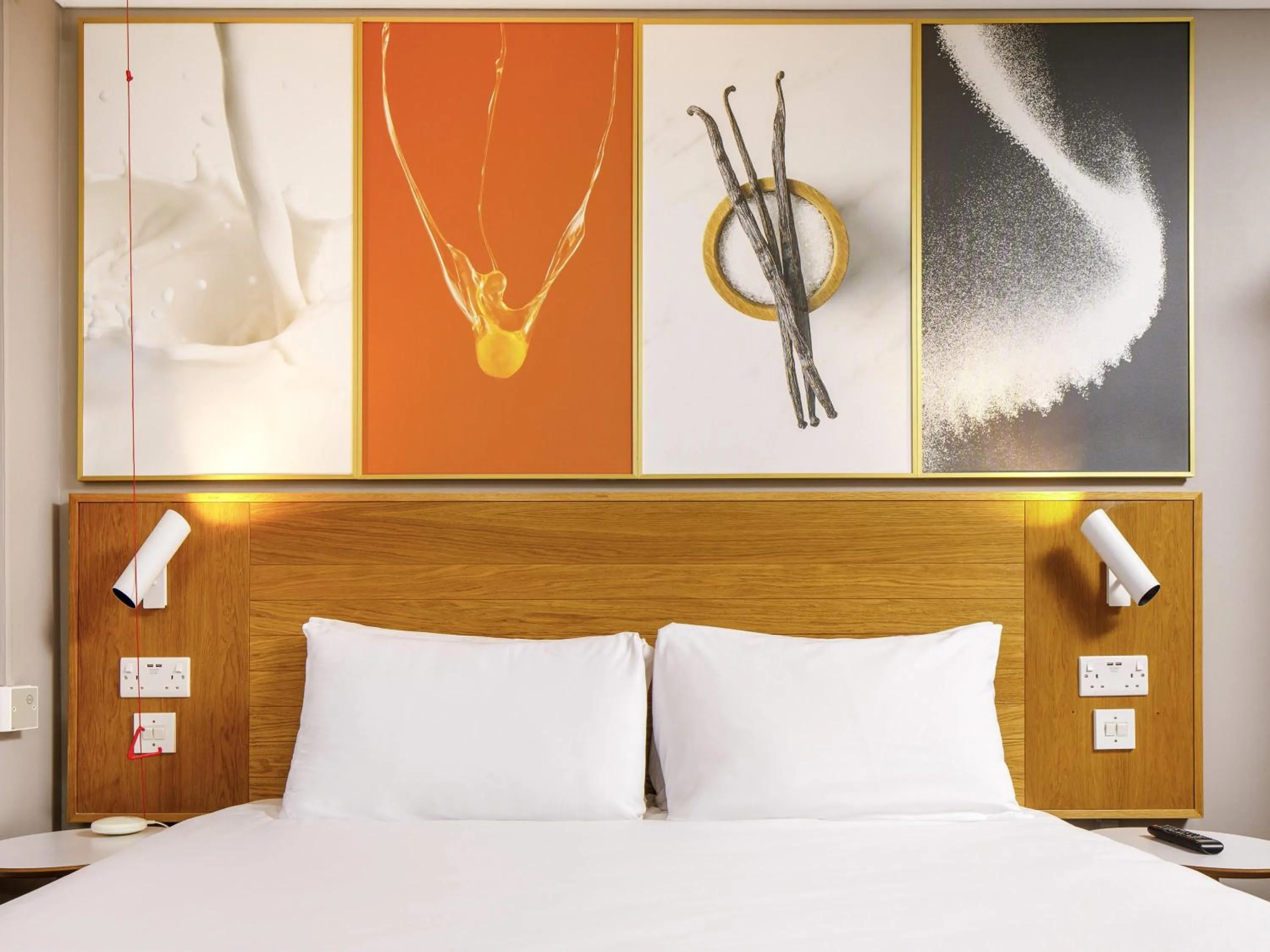 Bedroom, Bed in ibis Styles Birmingham Centre