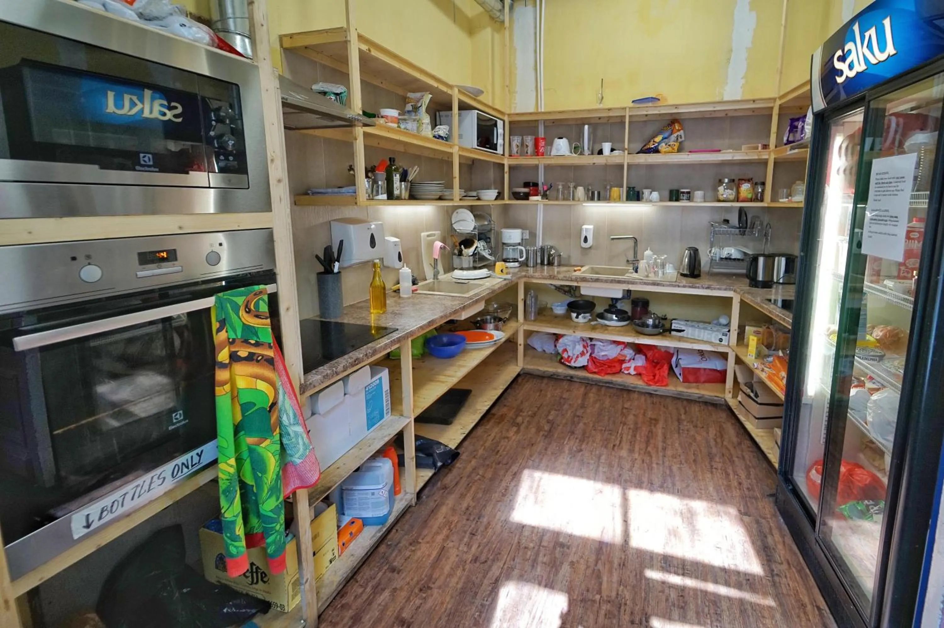 Food and drinks in The Monks Bunk Hostel & Bar