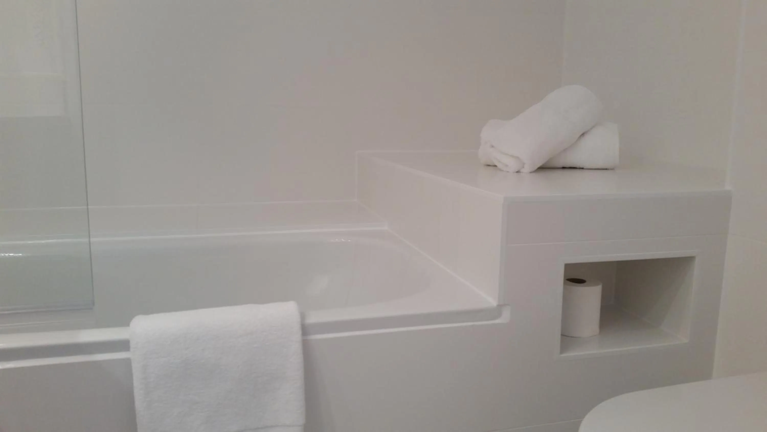 Bathroom in Hôtel Les Jardins D'Adalric