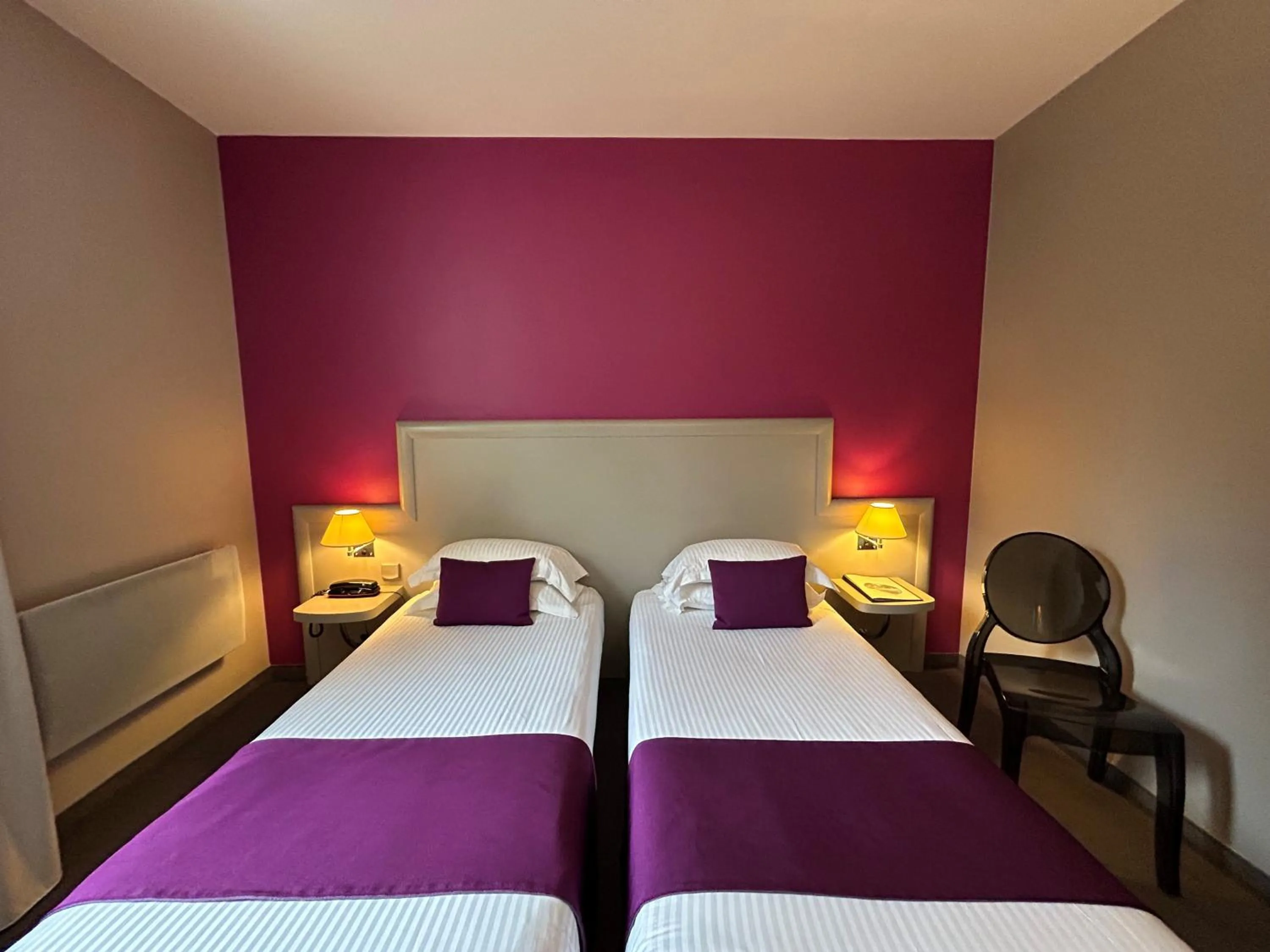 Bed in Hôtel Les Jardins D'Adalric