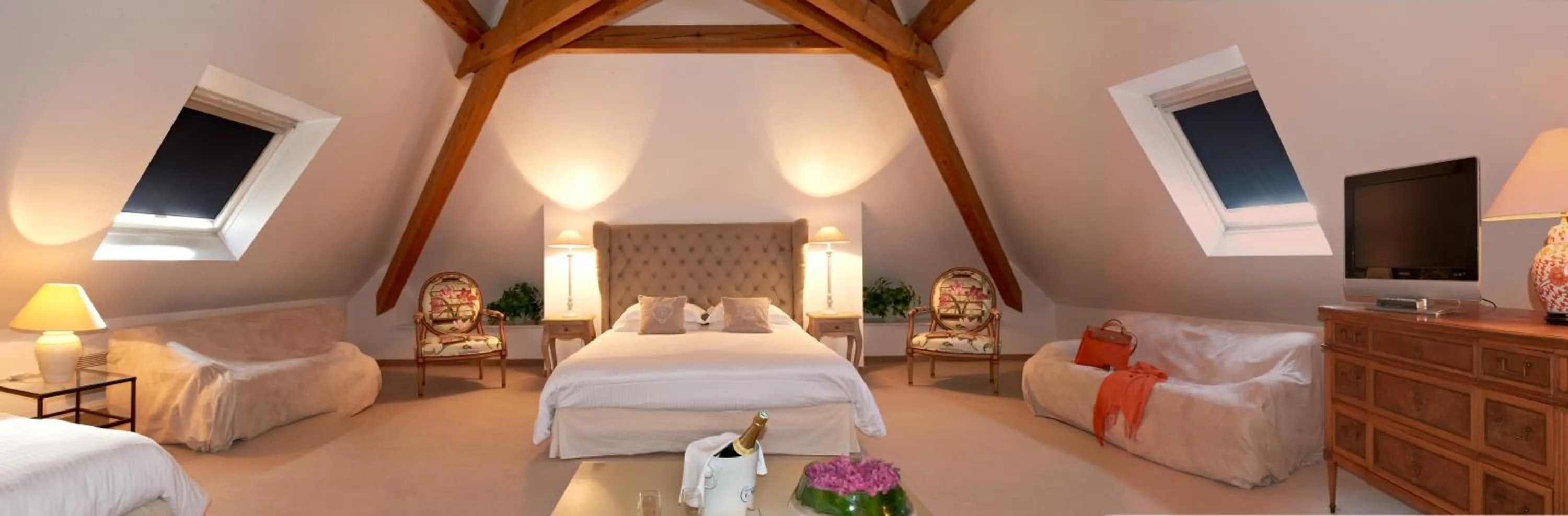 Bed in Hôtel Les Jardins D'Adalric