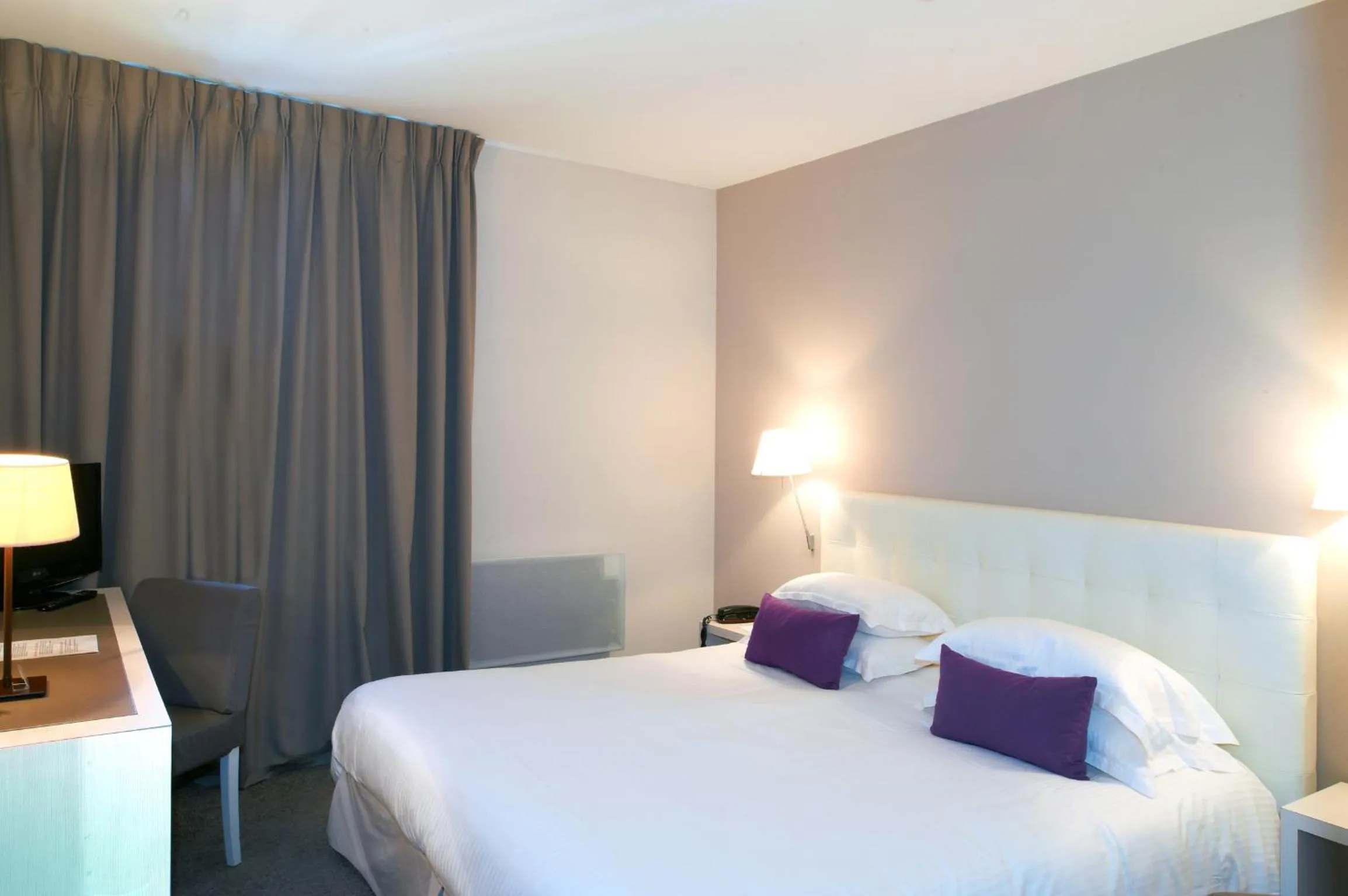 Photo of the whole room, Bed in Hôtel Les Jardins D'Adalric