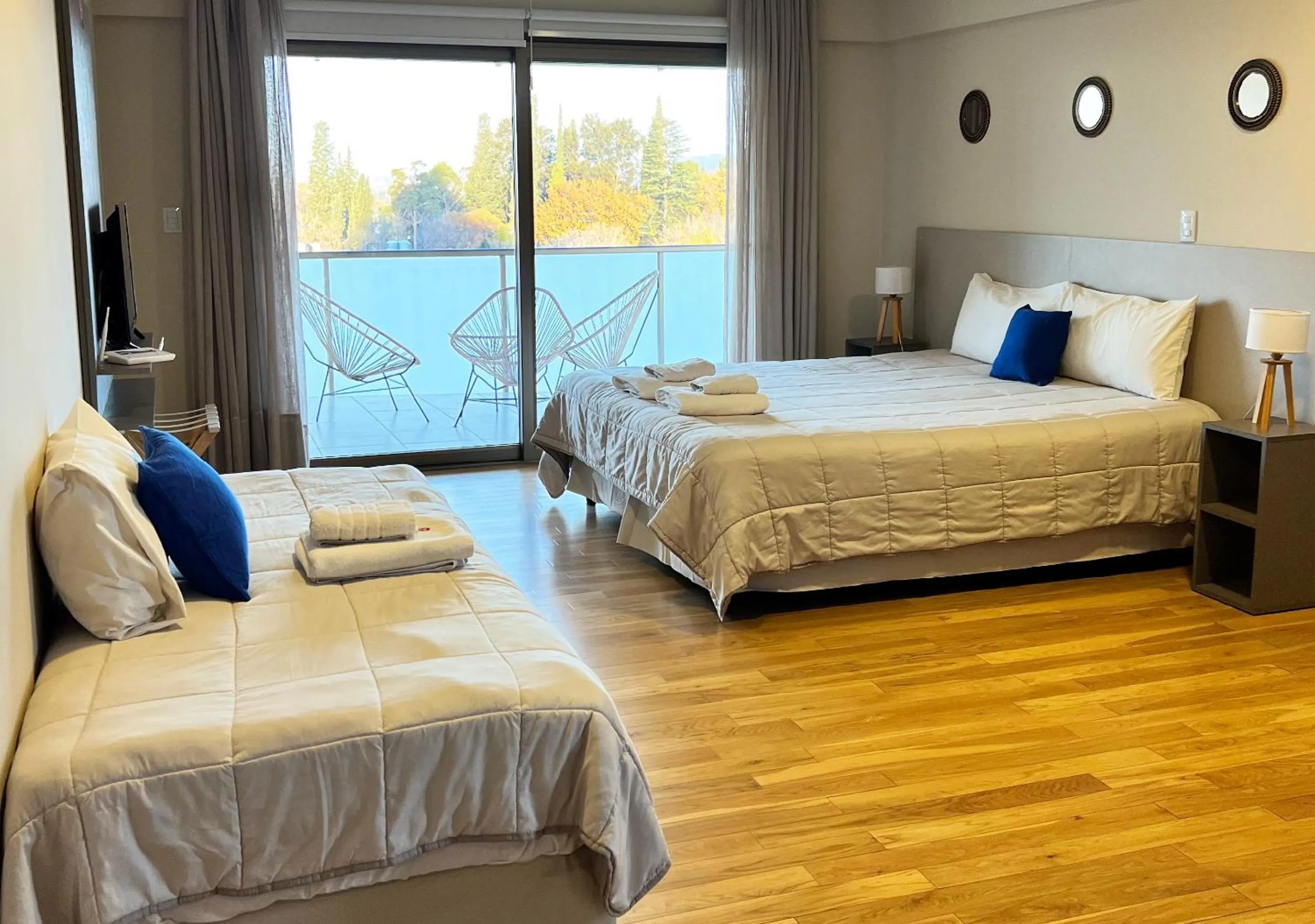 Photo of the whole room, Bed in Apart Hotel Quijote by DOT Suites