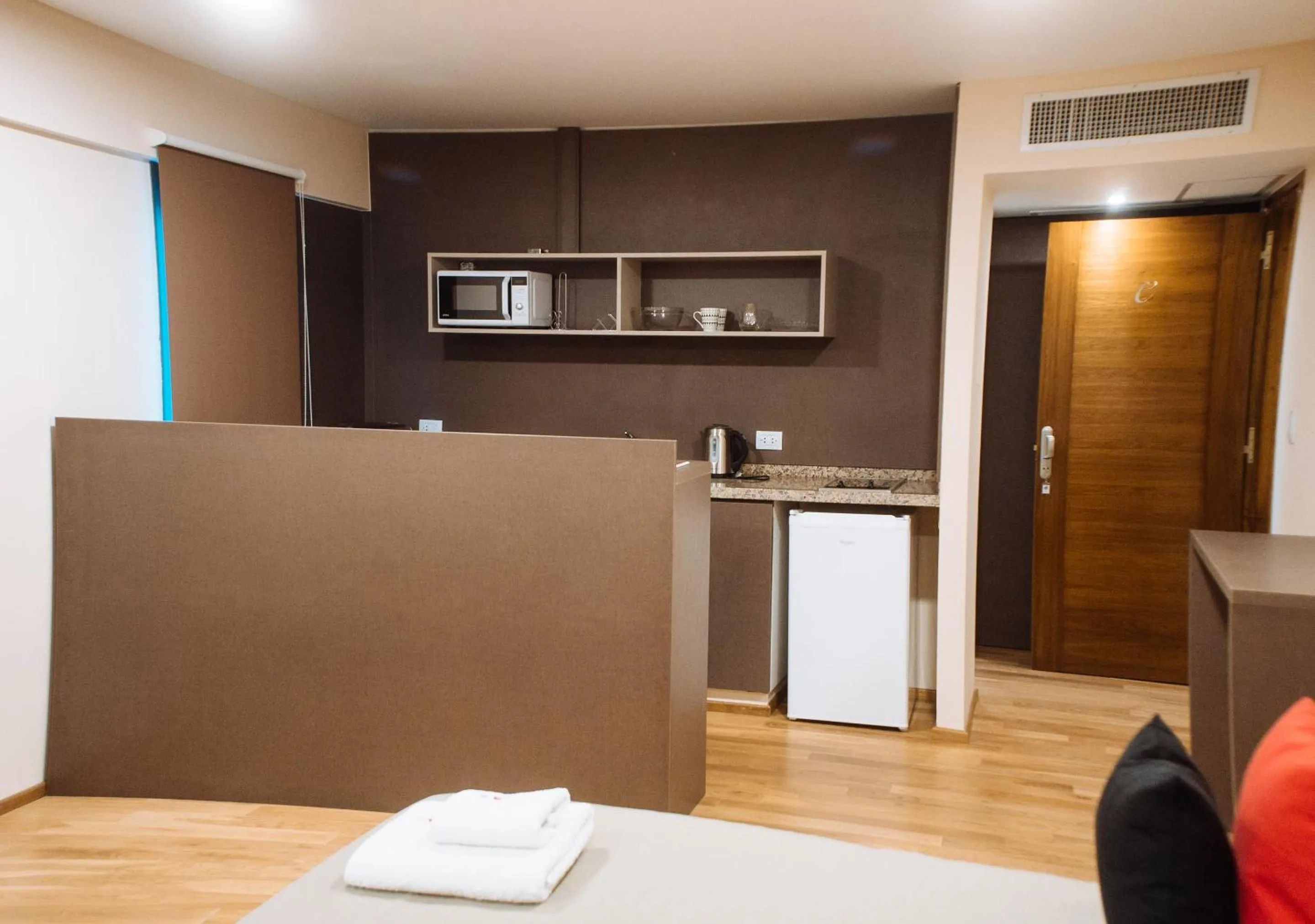 Kitchen or kitchenette in Apart Hotel Quijote by DOT Suites