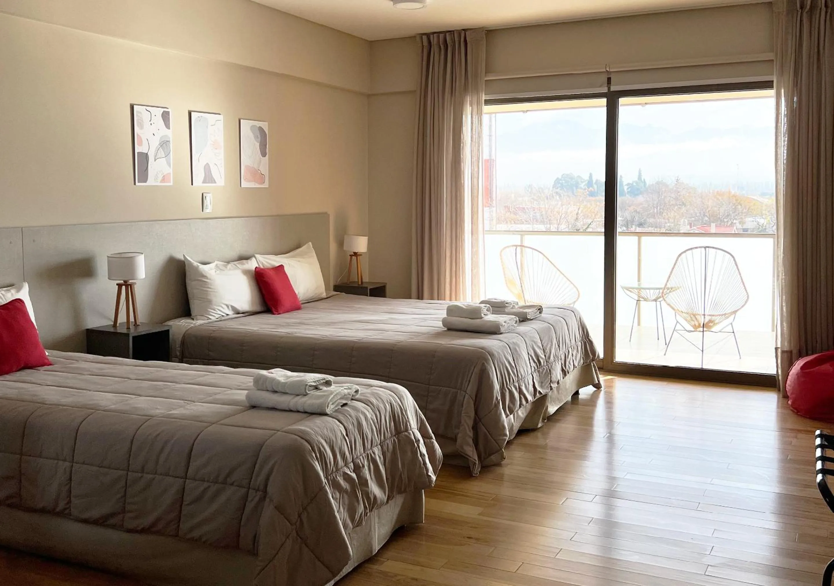 Photo of the whole room, Bed in Apart Hotel Quijote by DOT Suites