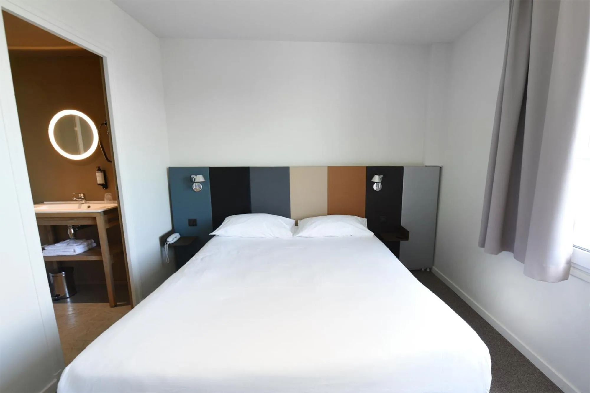 Bed in Cit'Hotel De Harlay