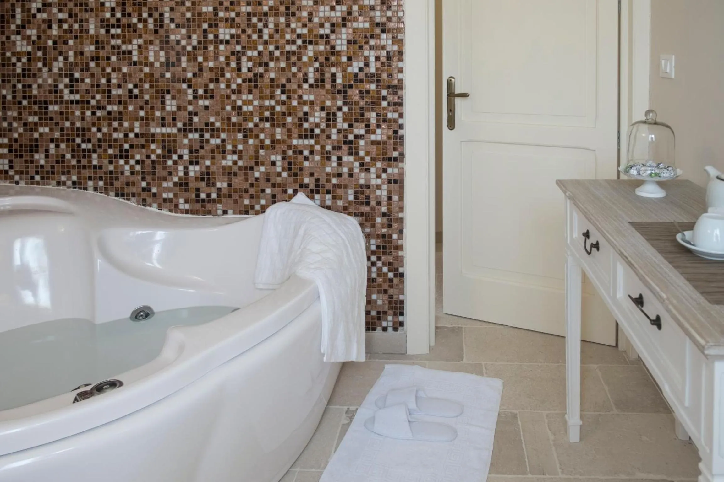 Hot Tub in Willaria Country House