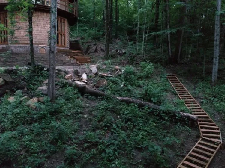 Property building in Lost River Hostel