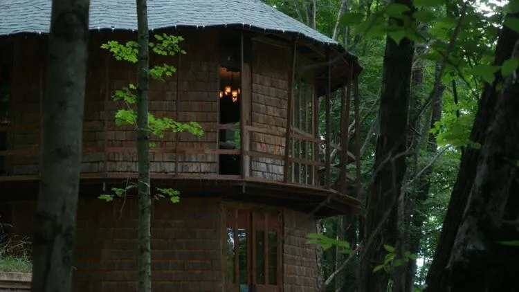 Property building in Lost River Hostel