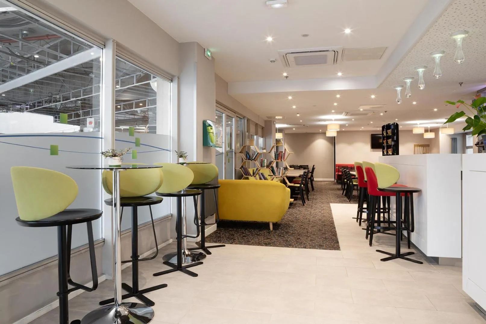 Lobby or reception in Holiday Inn Express Amiens by IHG