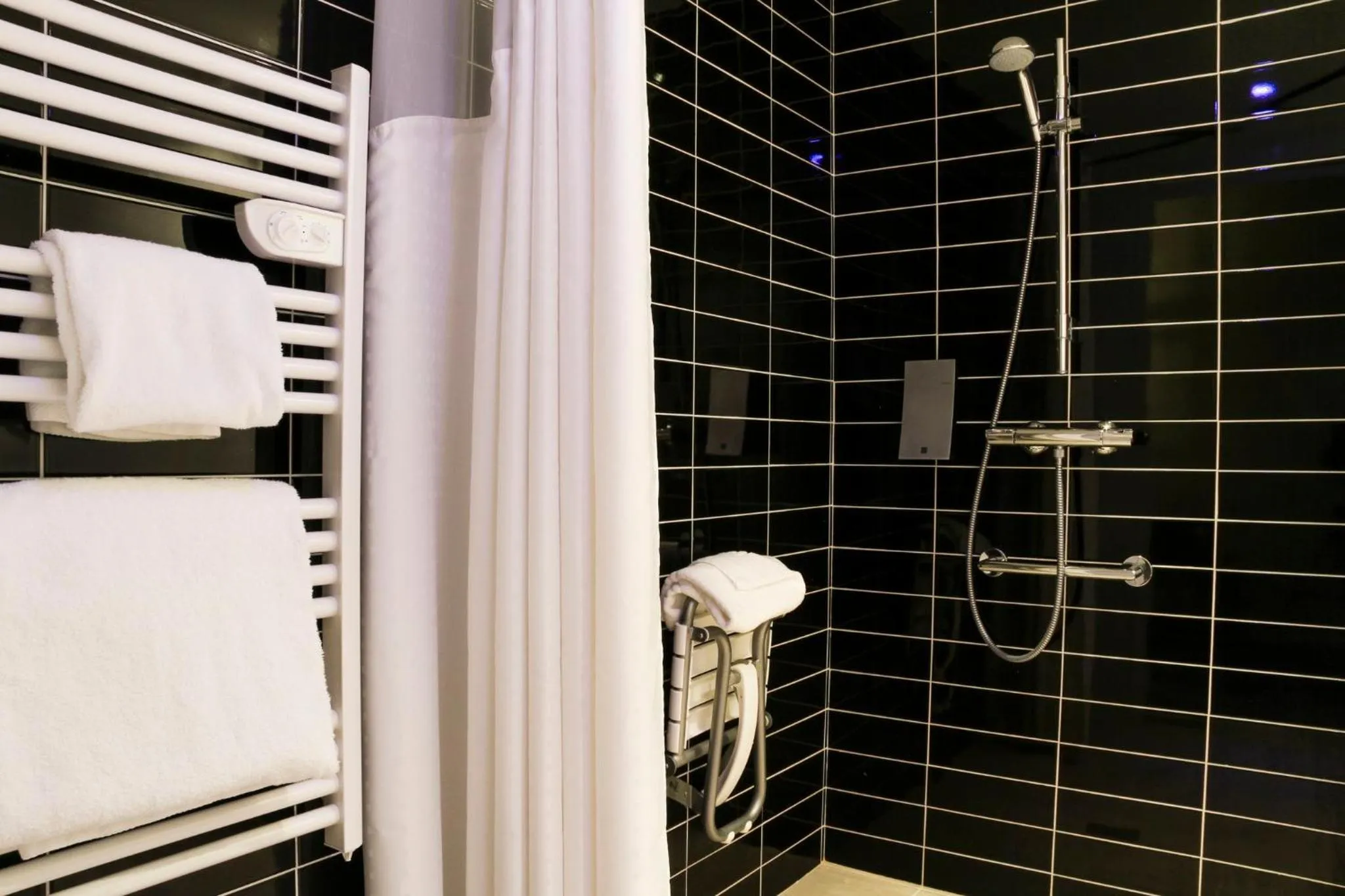 Bathroom in Holiday Inn Express Amiens by IHG