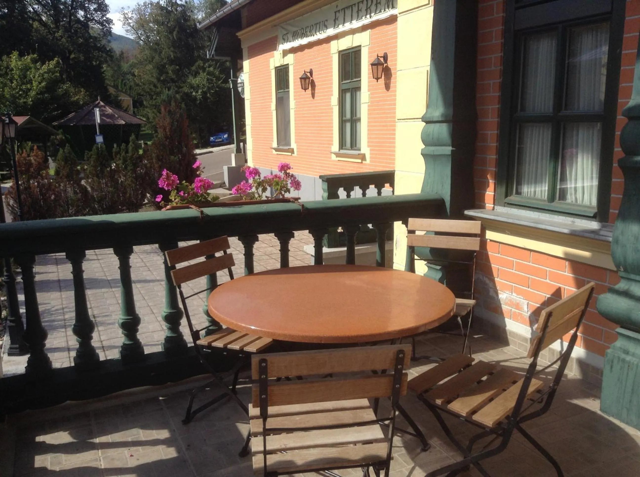 Balcony/Terrace in St. Hubertus Étterem és Panzió