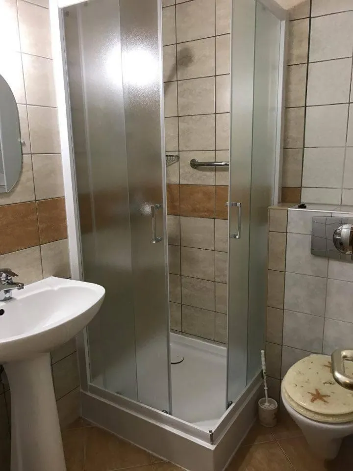 Bathroom in St. Hubertus Étterem és Panzió