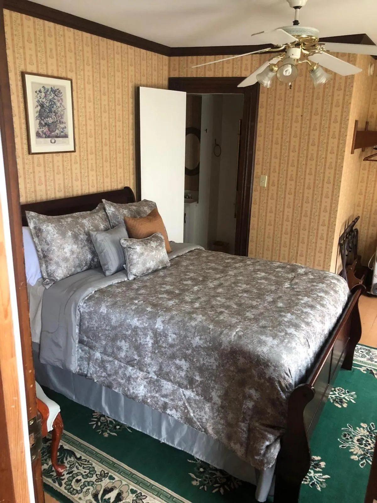 Bed in Reynolds House inn