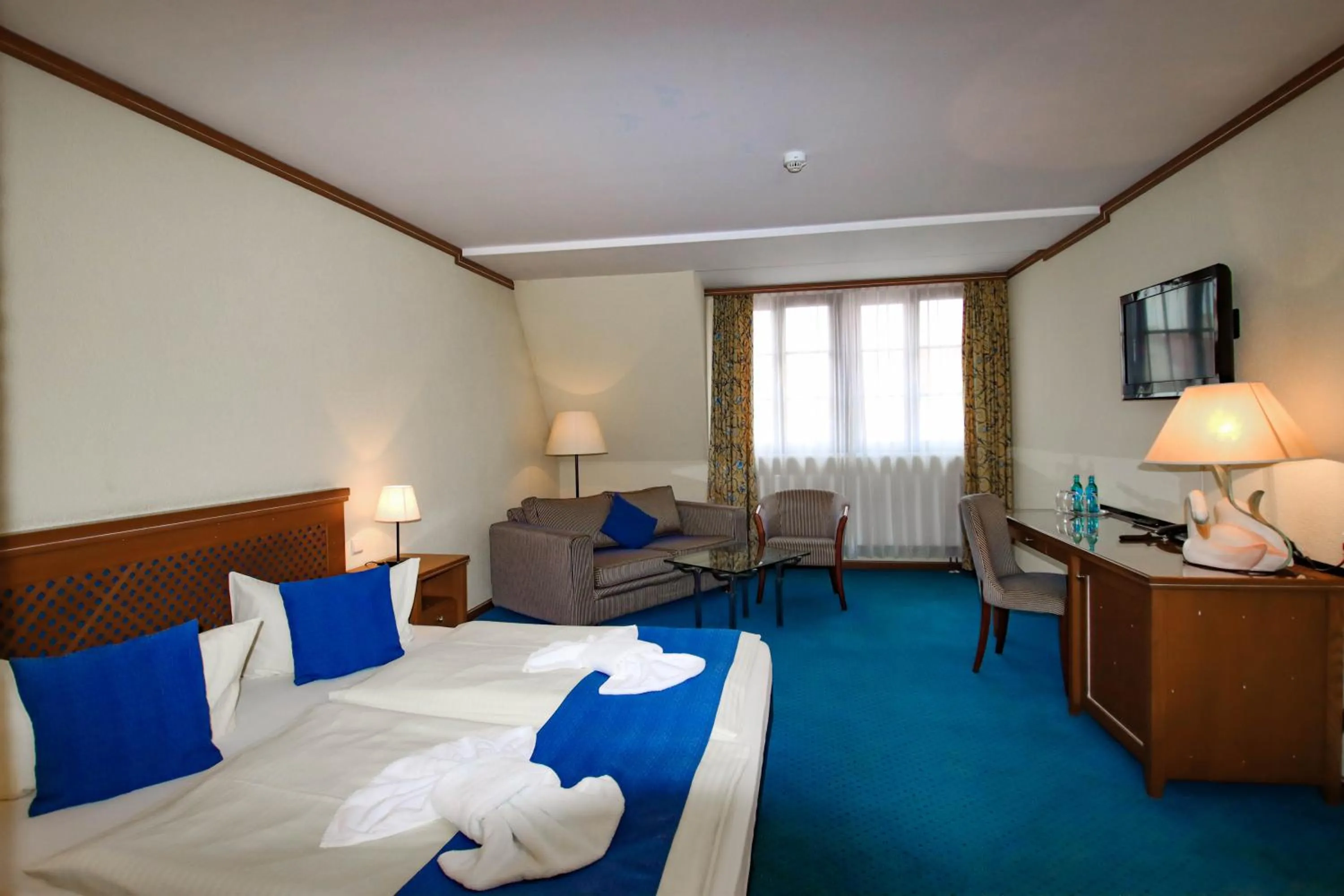 Photo of the whole room, Bed in Gasthaus Zum Schwan