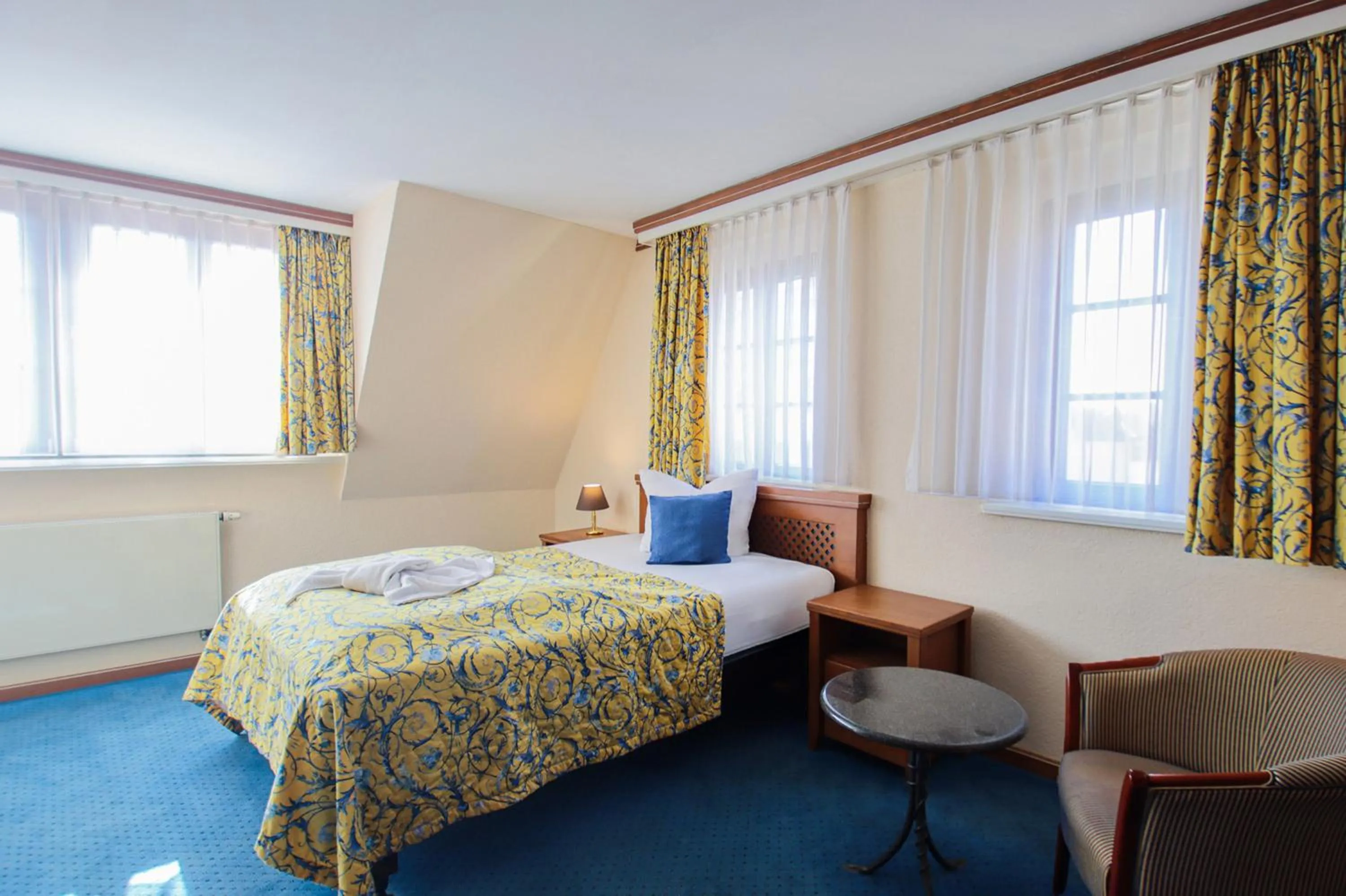 Photo of the whole room, Bed in Gasthaus Zum Schwan