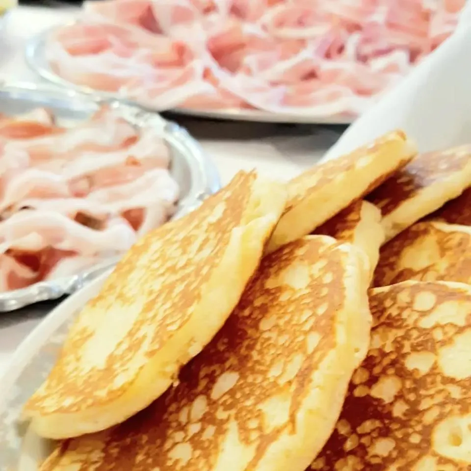 Breakfast in New Tiffany's Park