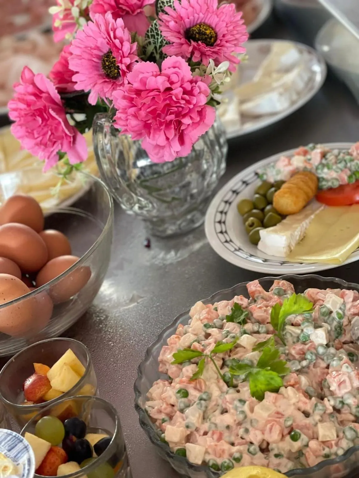 Breakfast in New Tiffany's Park