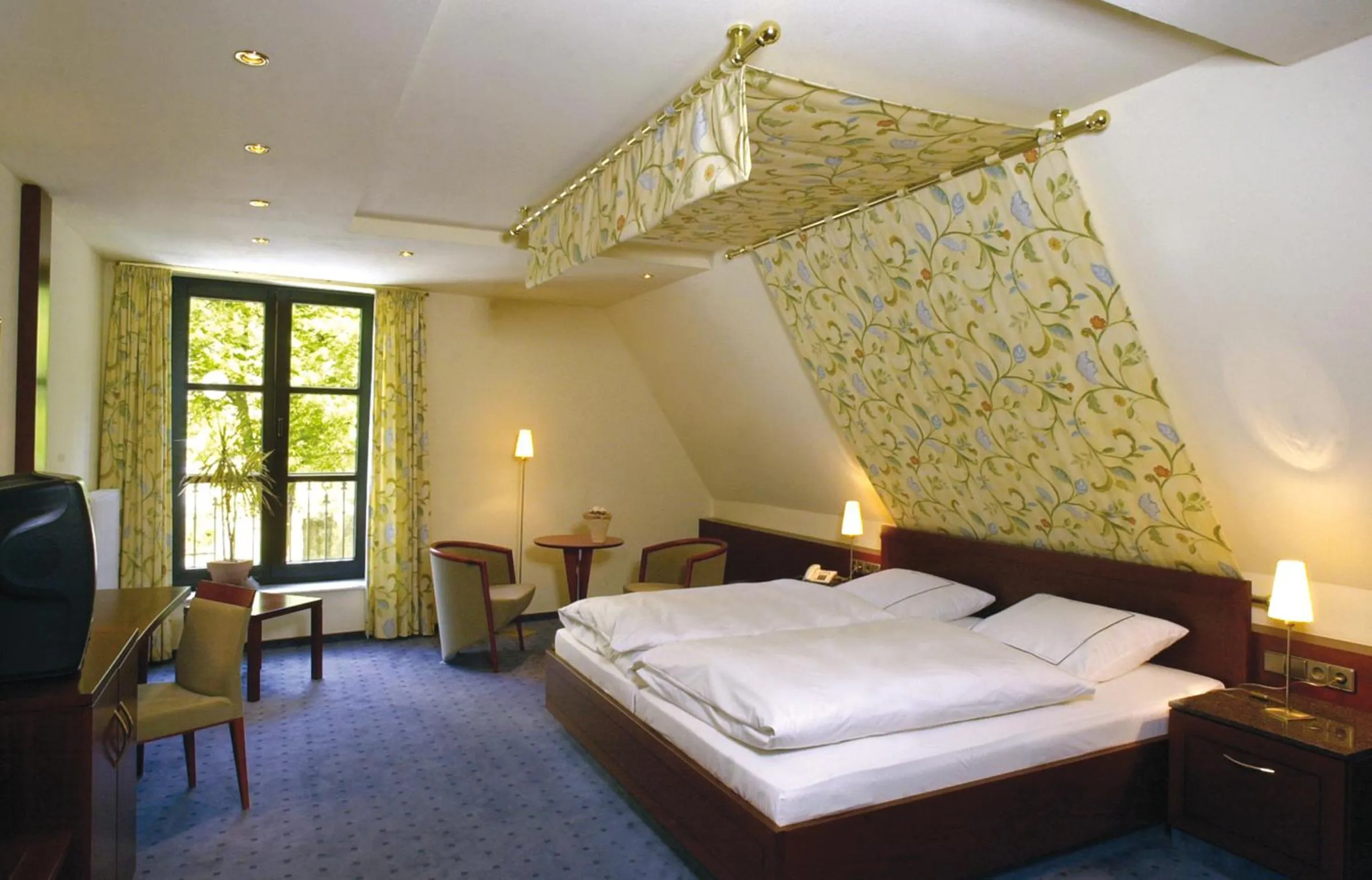 Photo of the whole room, Bed in Hotel Domschenke