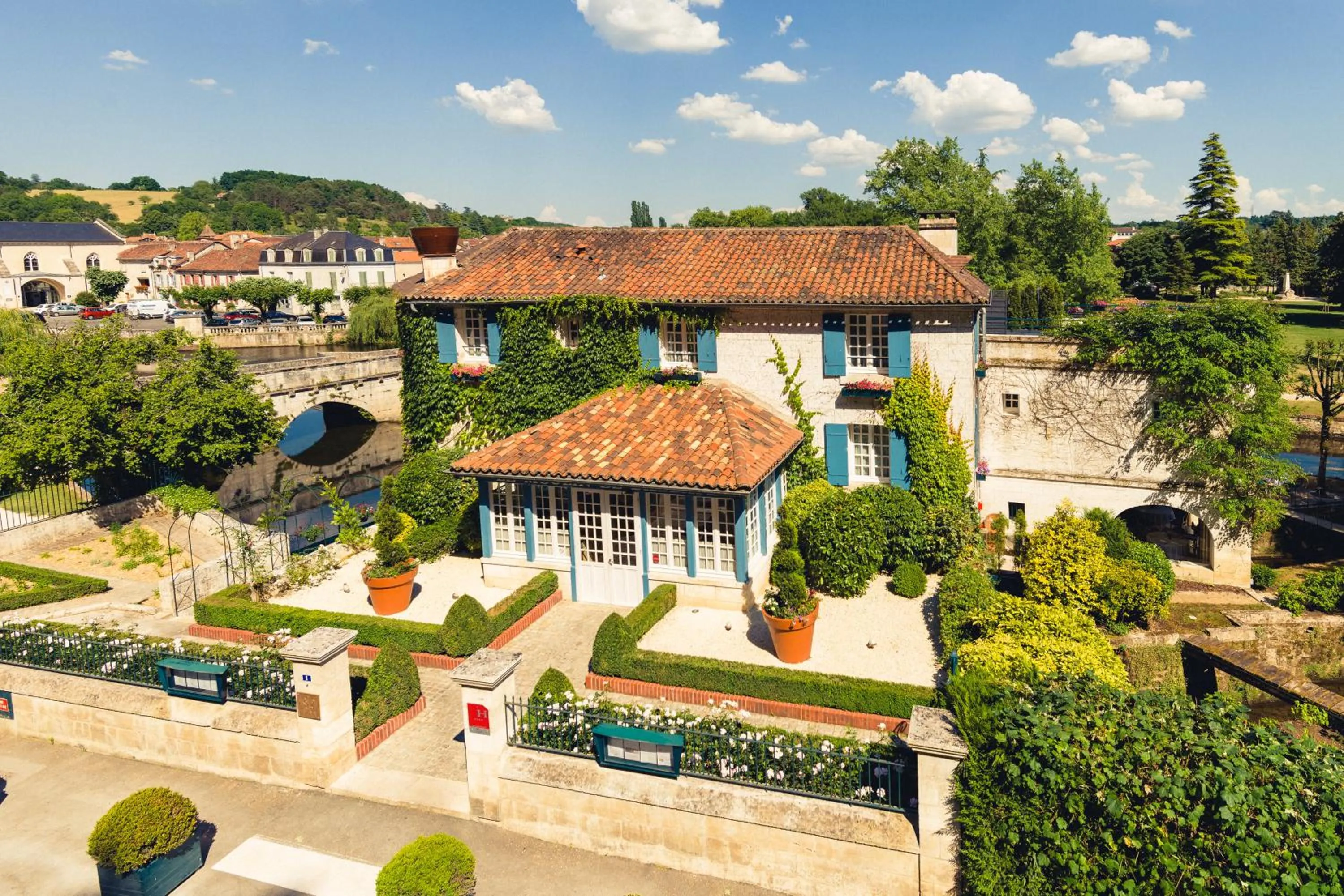 Facade/entrance in Moulin de l'Abbaye